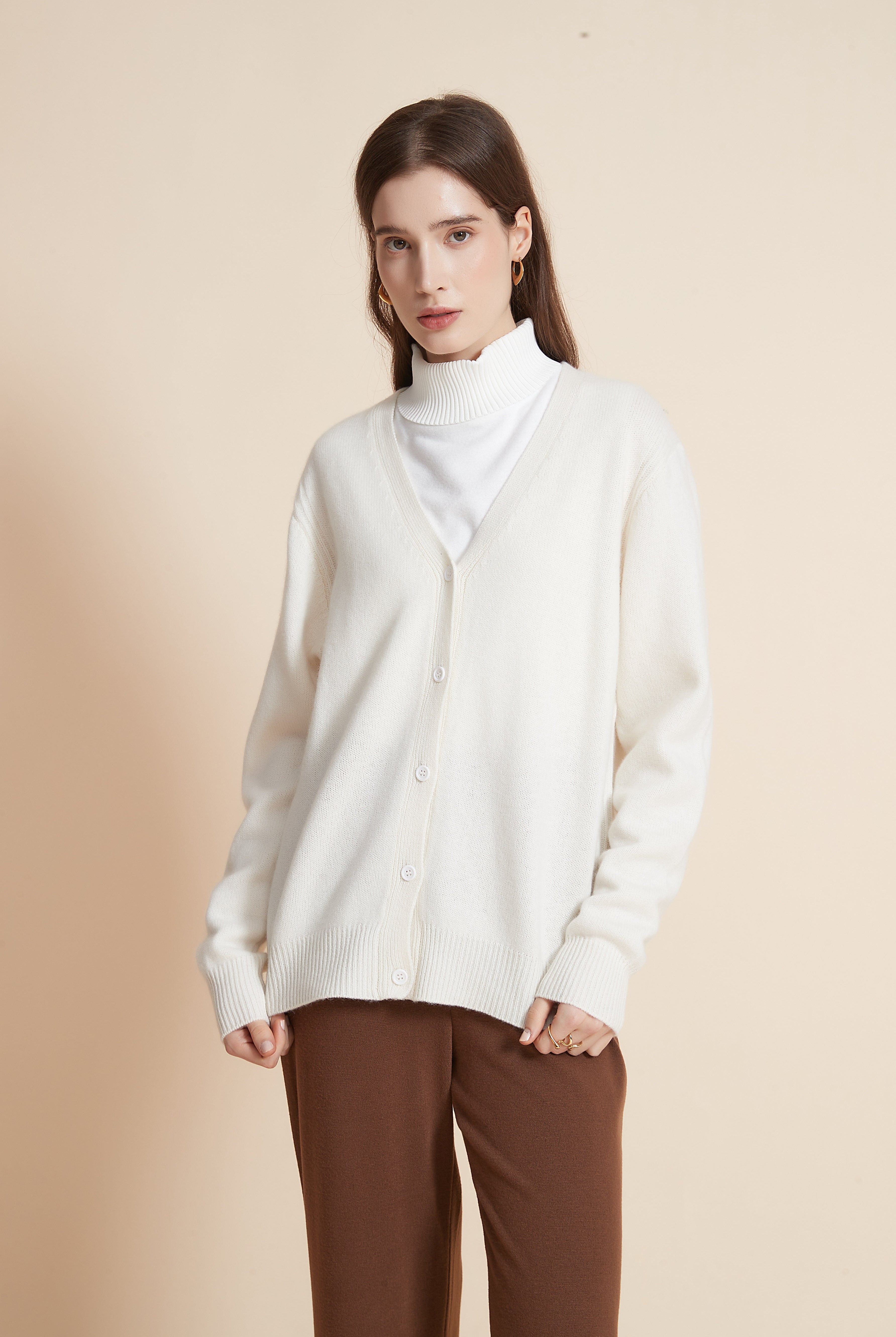 يولا كارديجان سادة بأزرار كم طويل