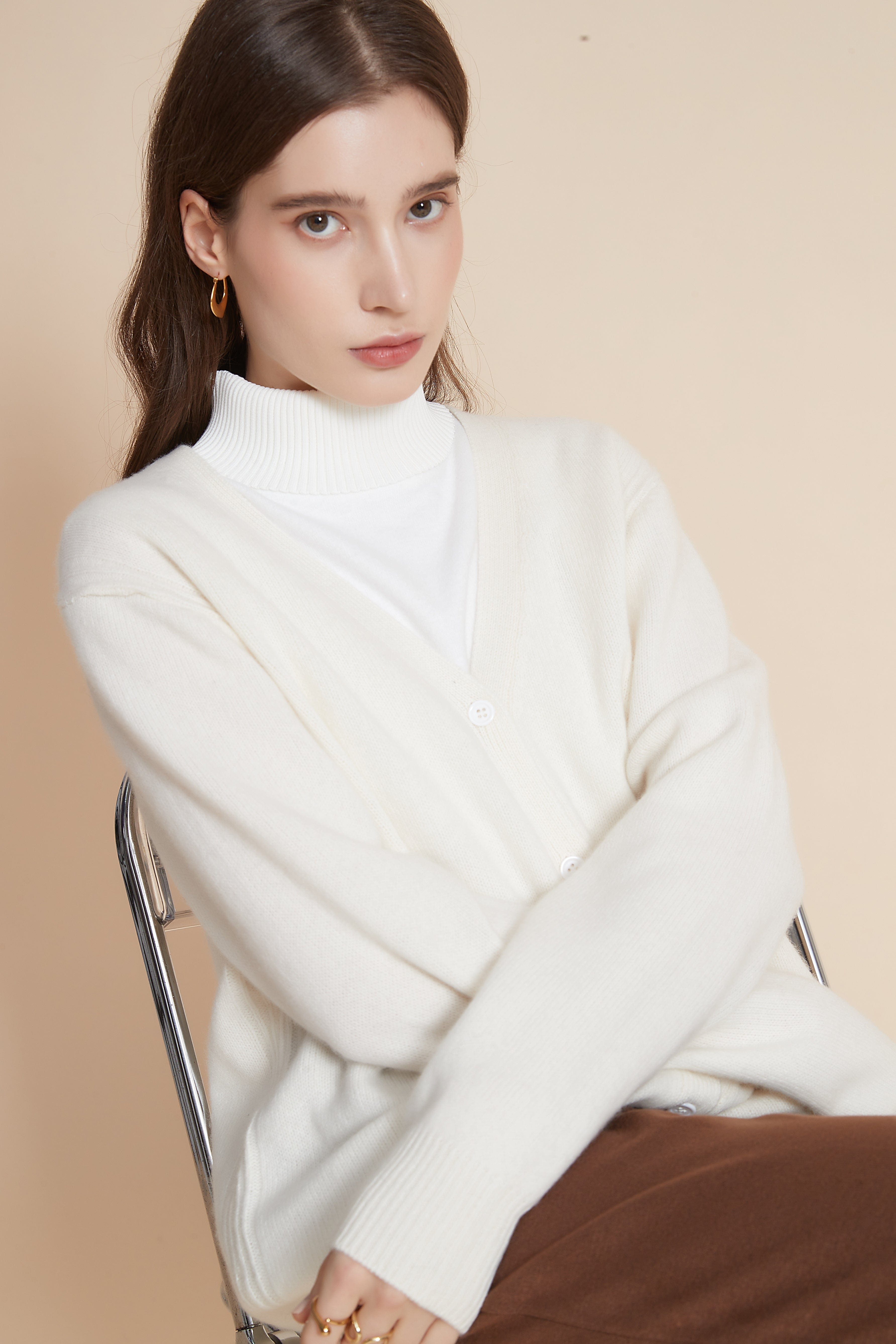 يولا كارديجان سادة بأزرار كم طويل