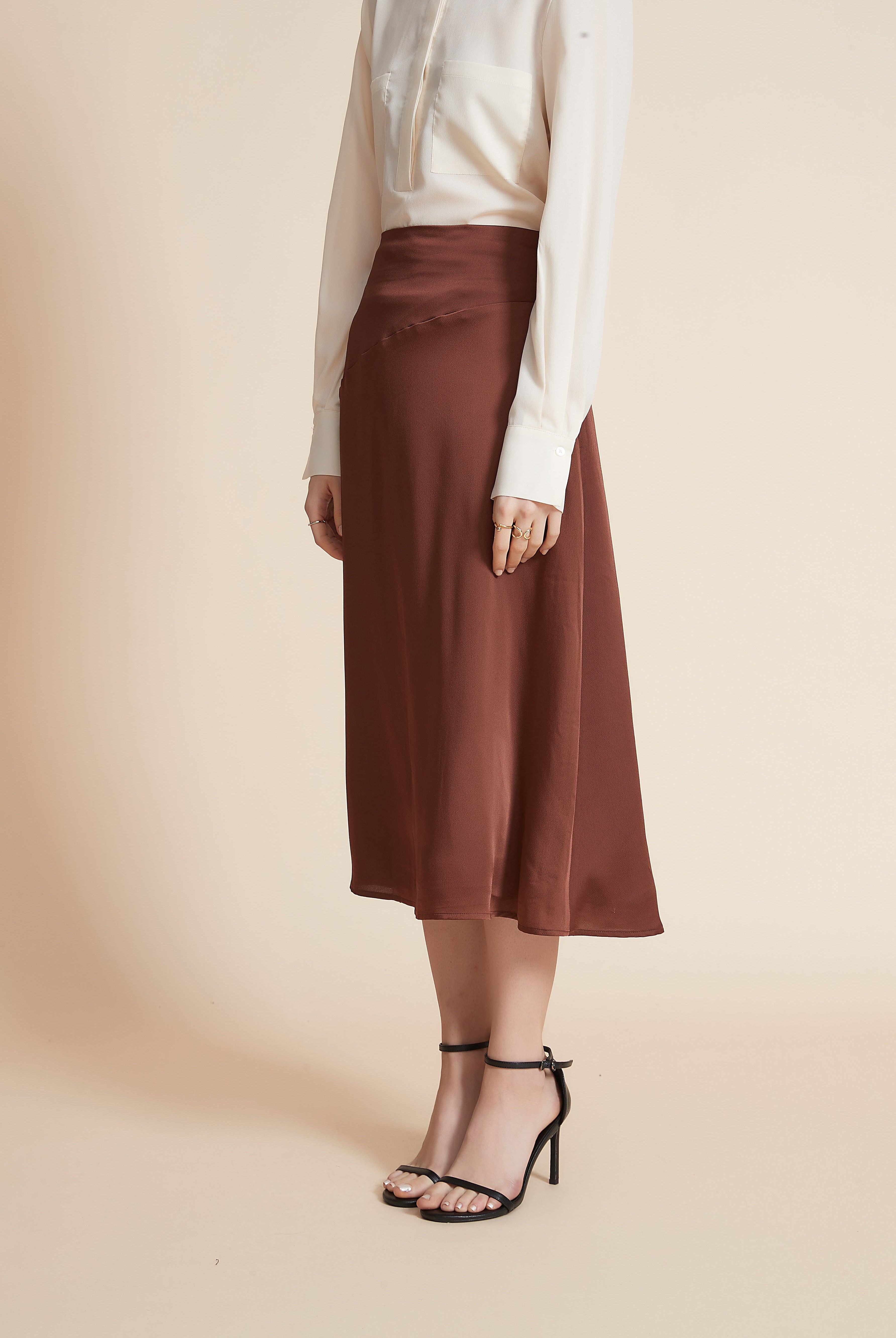 يولا تنورة نسائية ميدي سادة واسعة