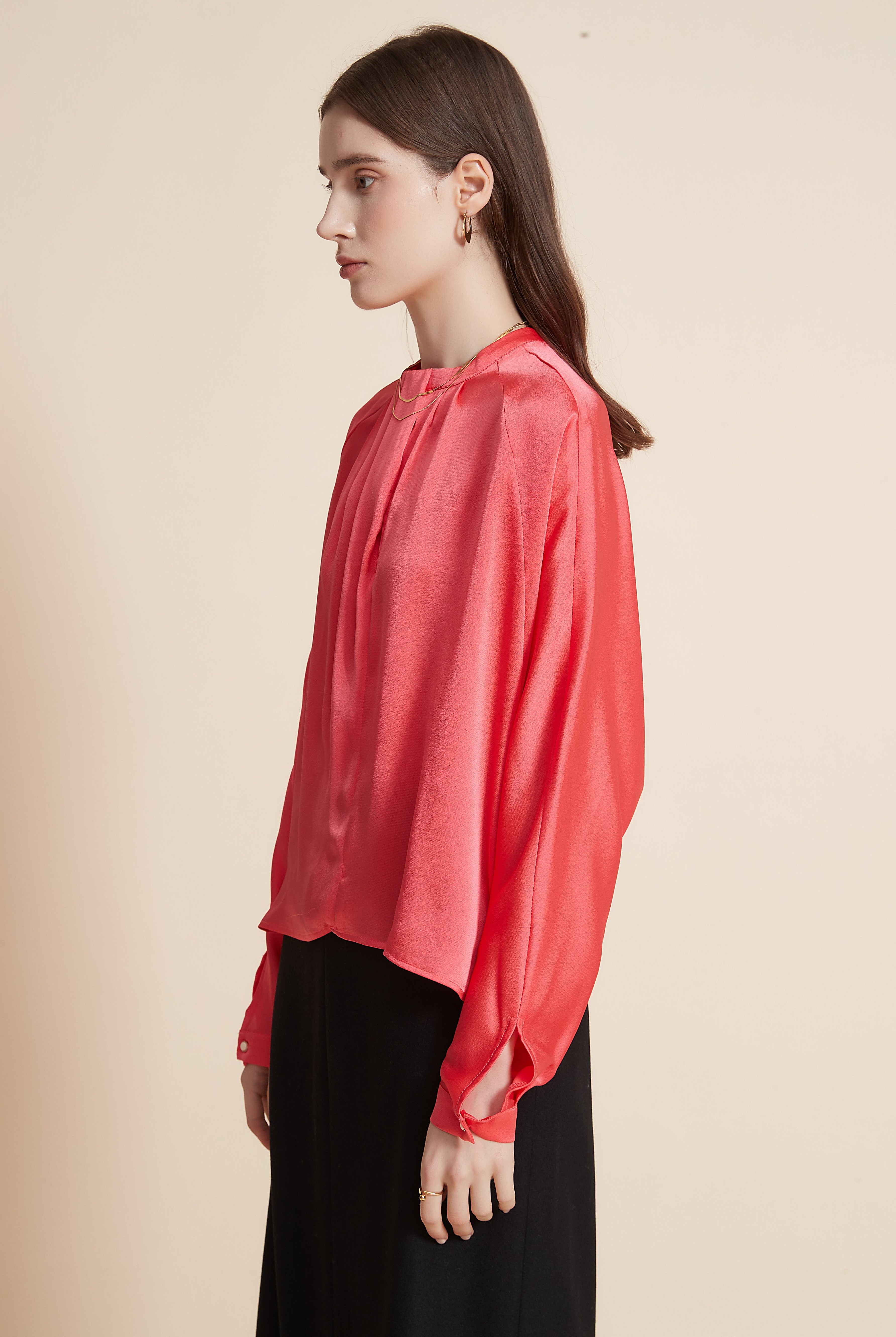 يولا بلوزة نسائية بكم طويل سادة ورقبة مستديرة