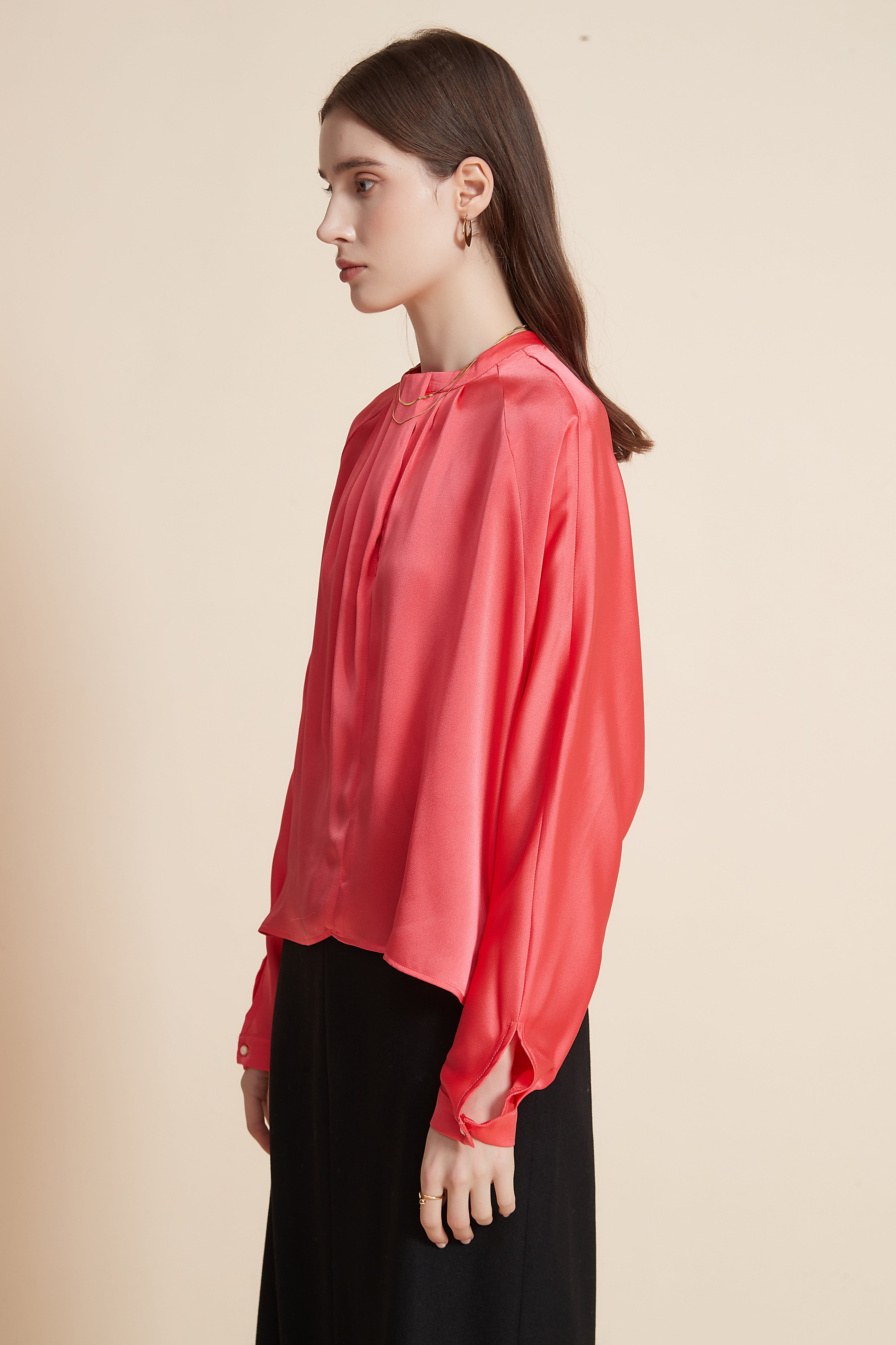 يولا بلوزة نسائية بكم طويل سادة ورقبة مستديرة