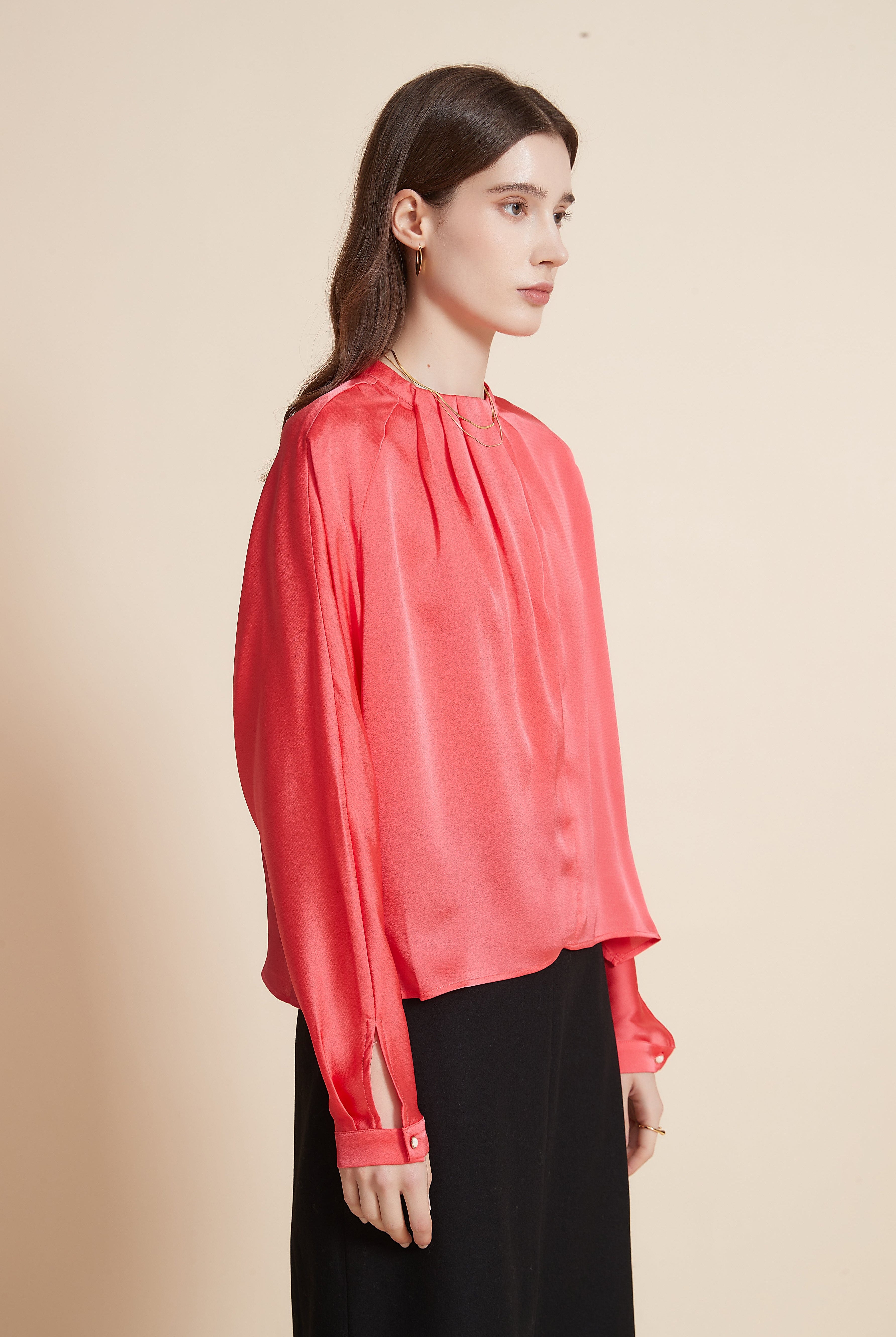 يولا بلوزة نسائية بكم طويل سادة ورقبة مستديرة