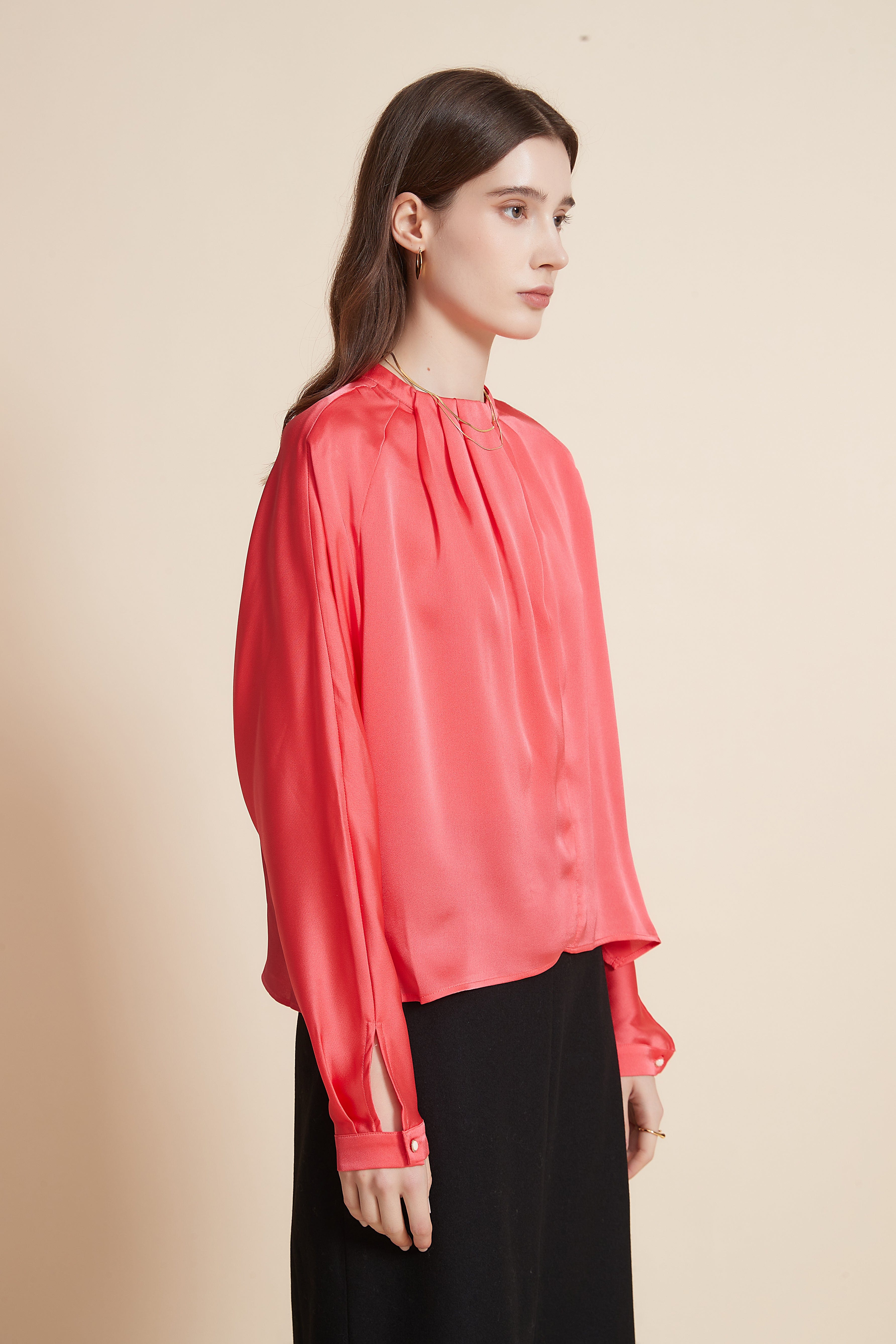 يولا بلوزة نسائية بكم طويل سادة ورقبة مستديرة