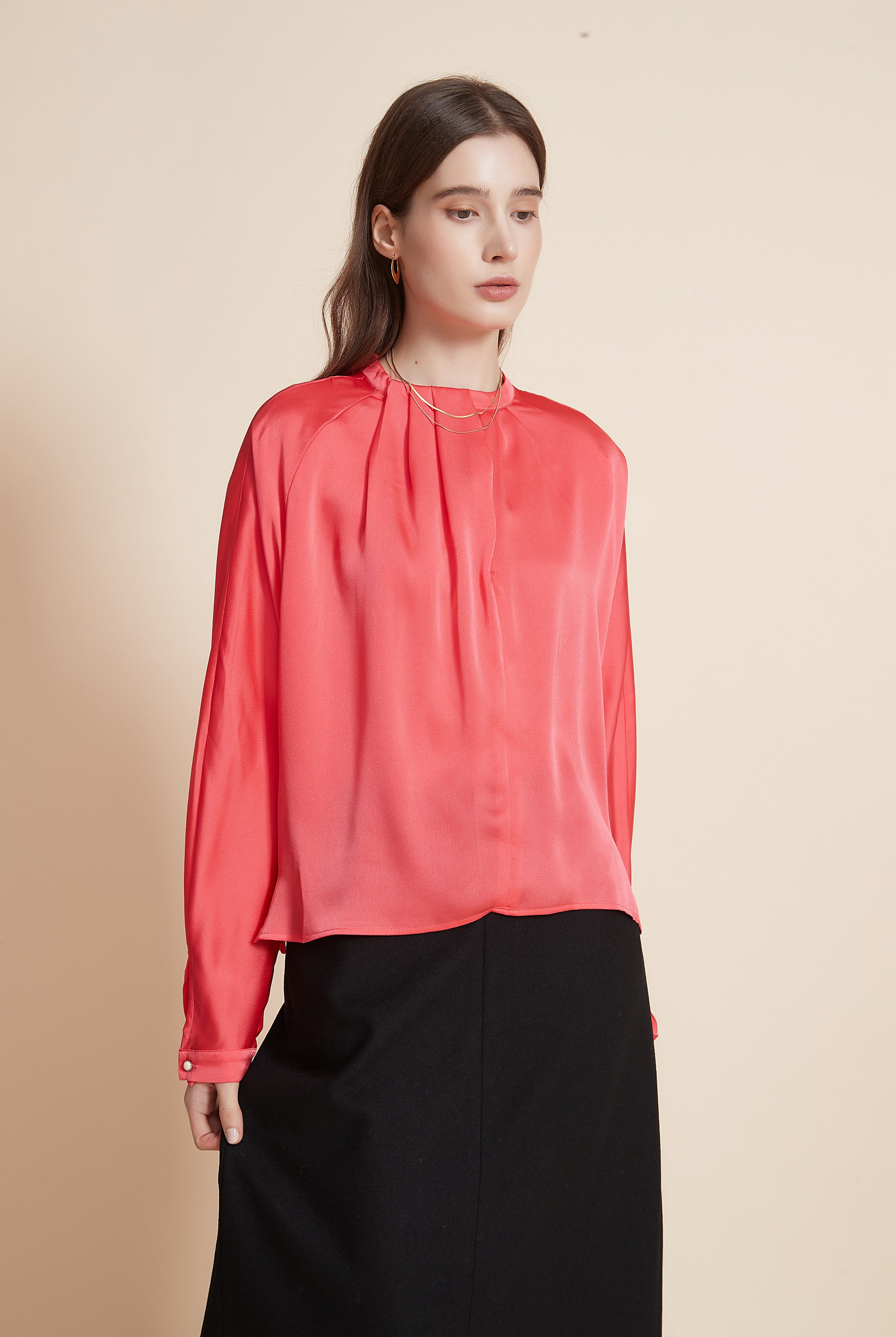 يولا بلوزة نسائية بكم طويل سادة ورقبة مستديرة