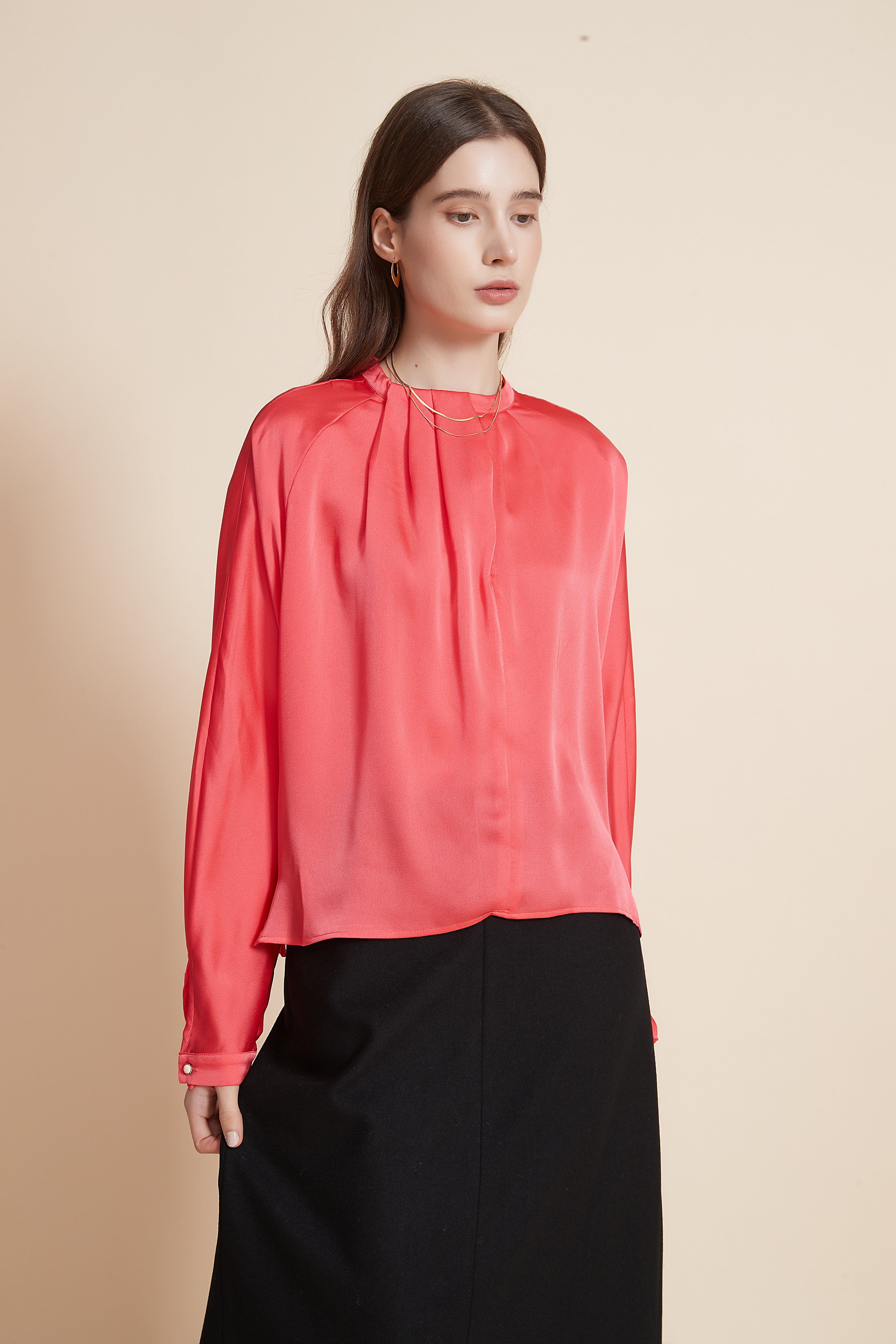 يولا بلوزة نسائية بكم طويل سادة ورقبة مستديرة