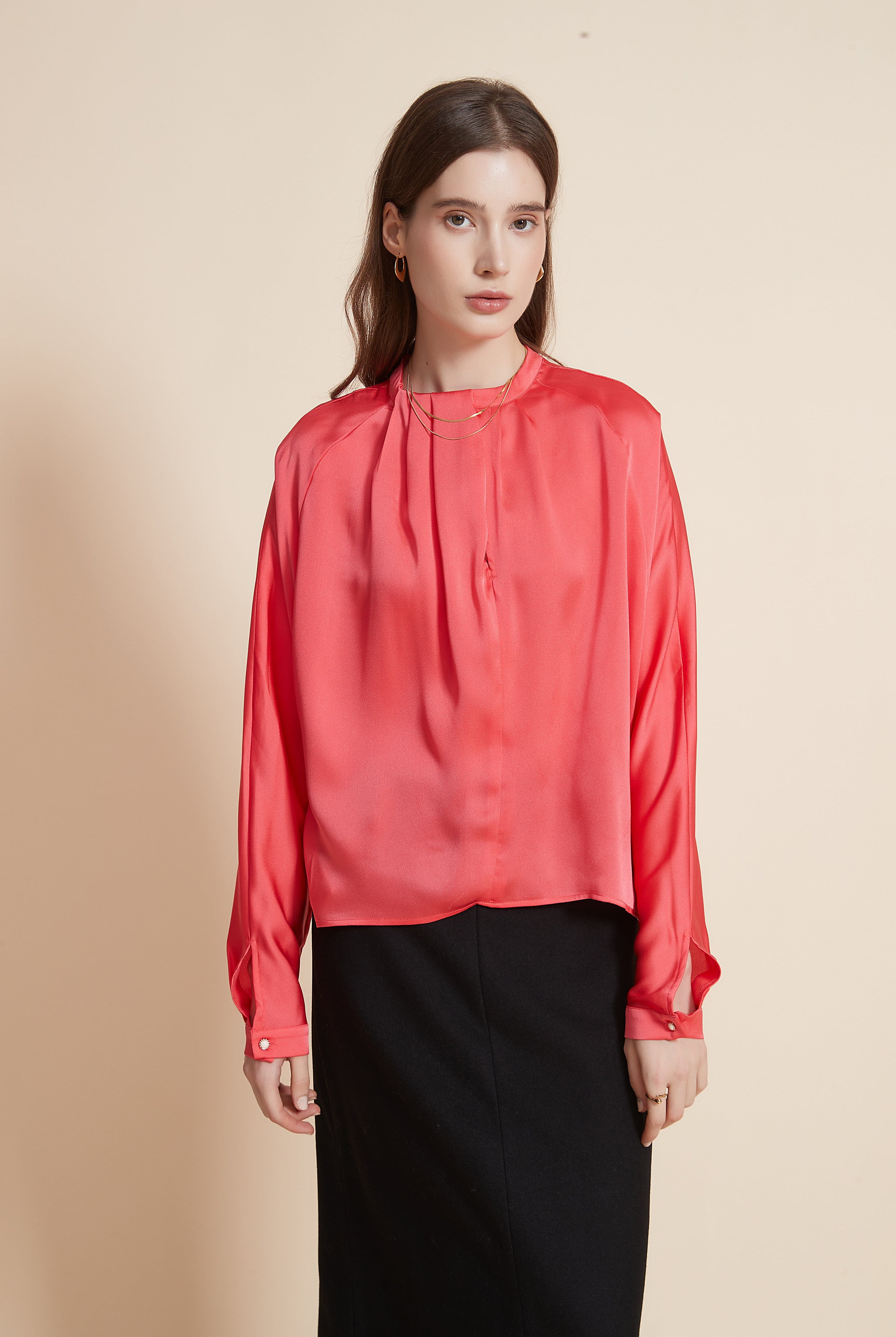 يولا بلوزة نسائية بكم طويل سادة ورقبة مستديرة