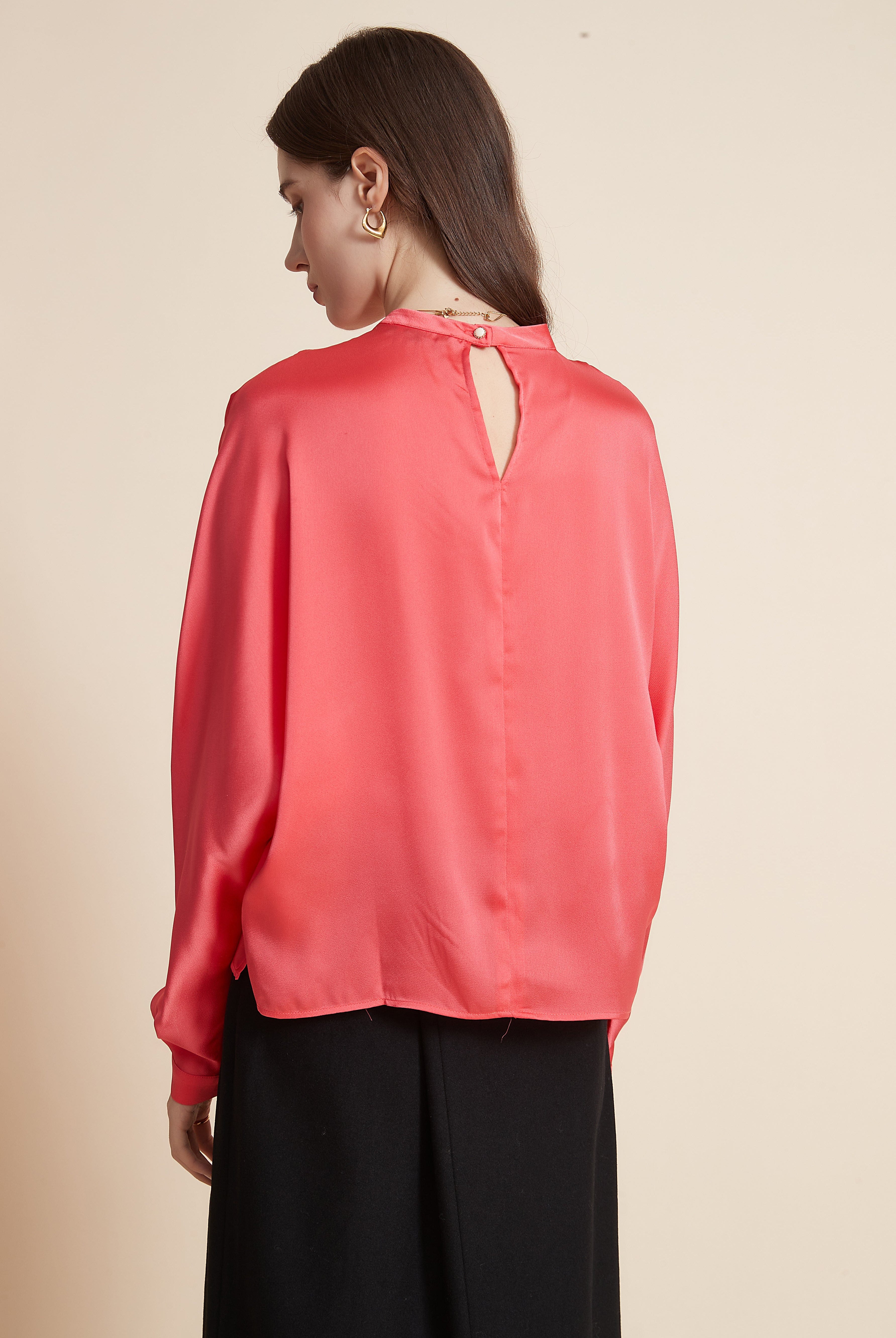 يولا بلوزة نسائية بكم طويل سادة ورقبة مستديرة