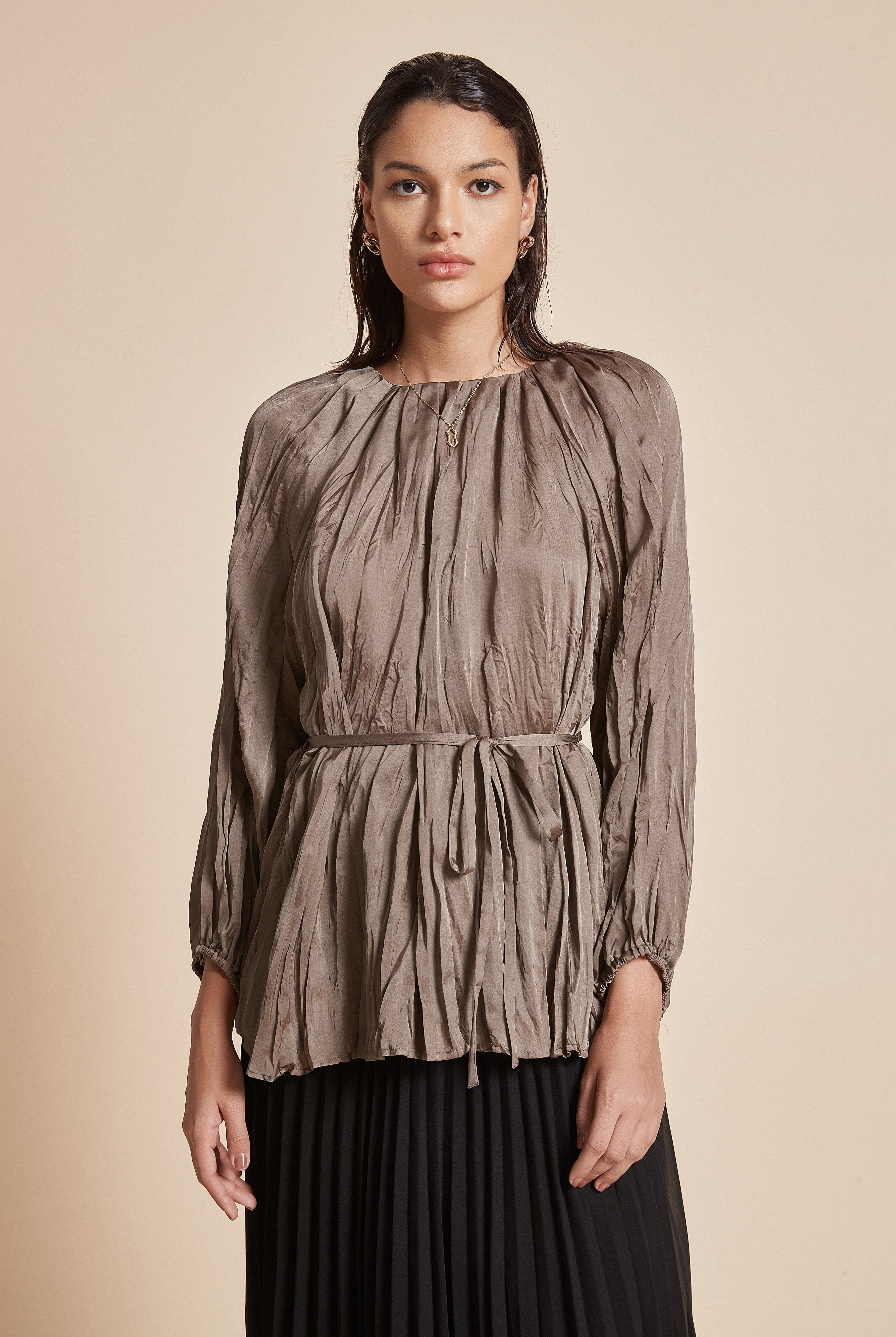 يولا بلوزة نسائية طويلة بكم طويل ورقبة قارب مع تفاصيل كشكش وحزام على الخصر