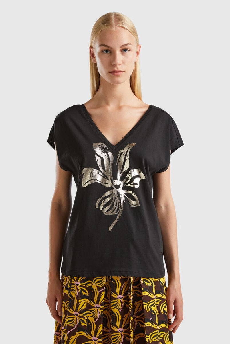 يونايتد كولورز اوف بينيتون تي شيرت بنقشة وردة أمامية كم قصير نسائي