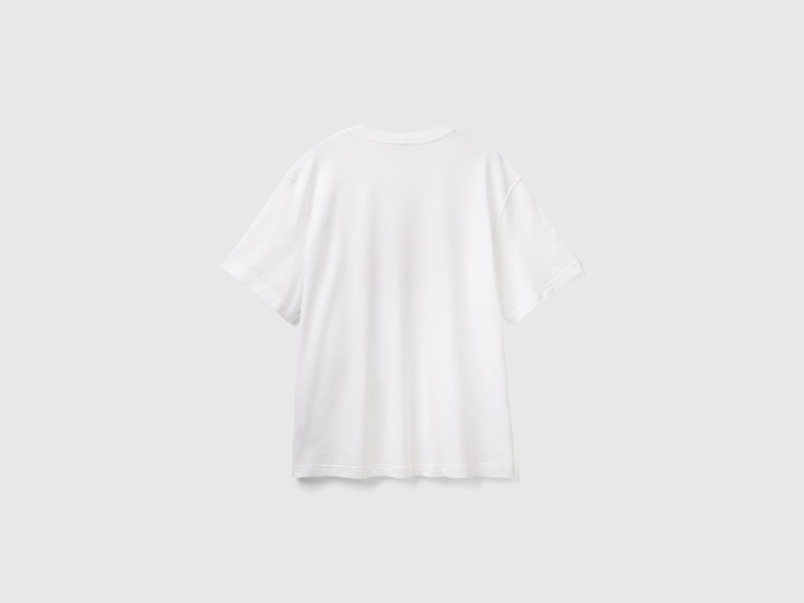 يونايتد كولورز اوف بينيتون تي شيرت رجالي كم قصير طباعة جرافيك أمامي وخلفي