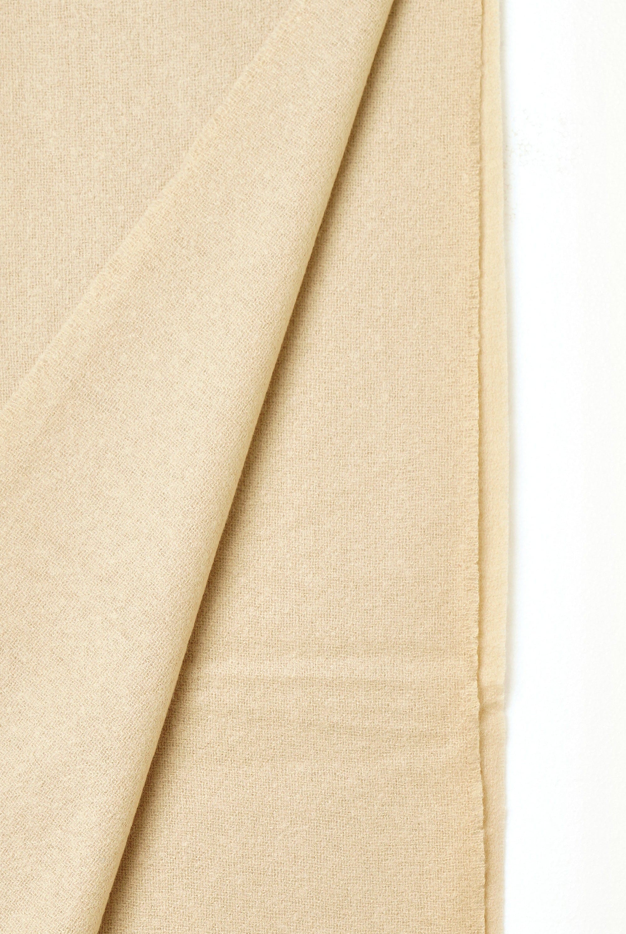 ميكا شال مزين بفرو نسائي سادة