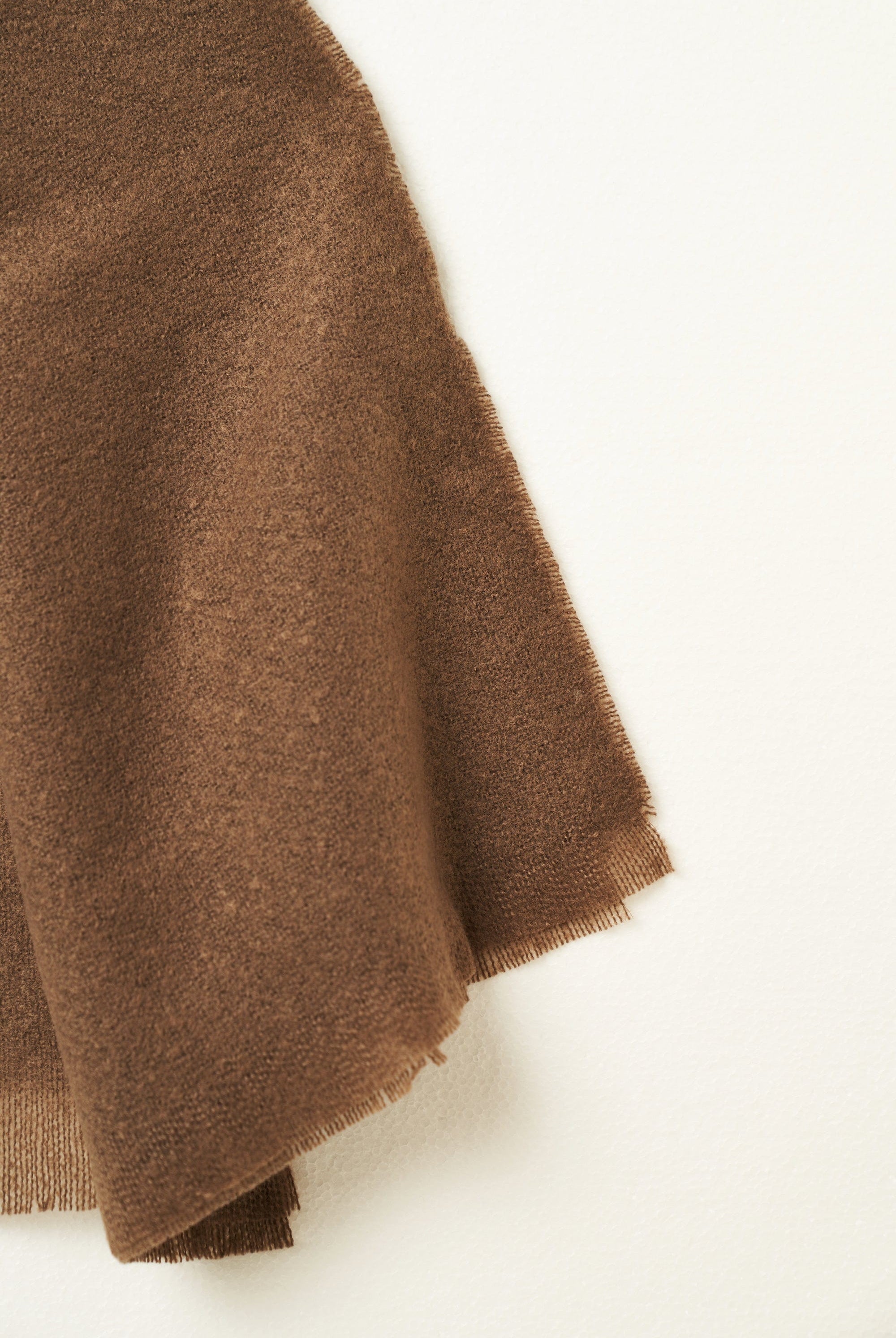 ميكا شال مزين بفرو نسائي سادة