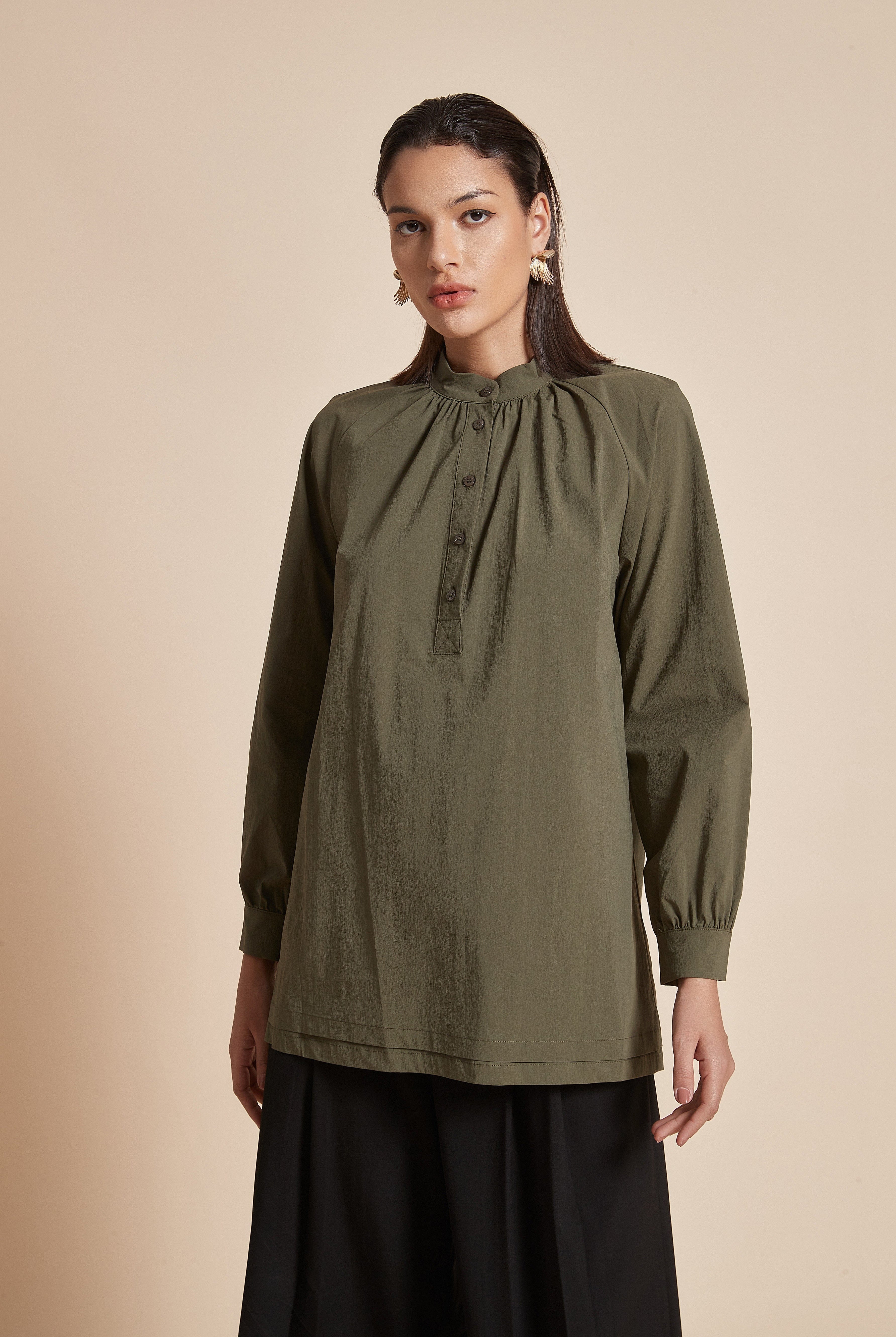 يولا بلوزة نسائية طويلة سادة بكم طويل واسع مع أزرار أمامية ورقبة دائرية