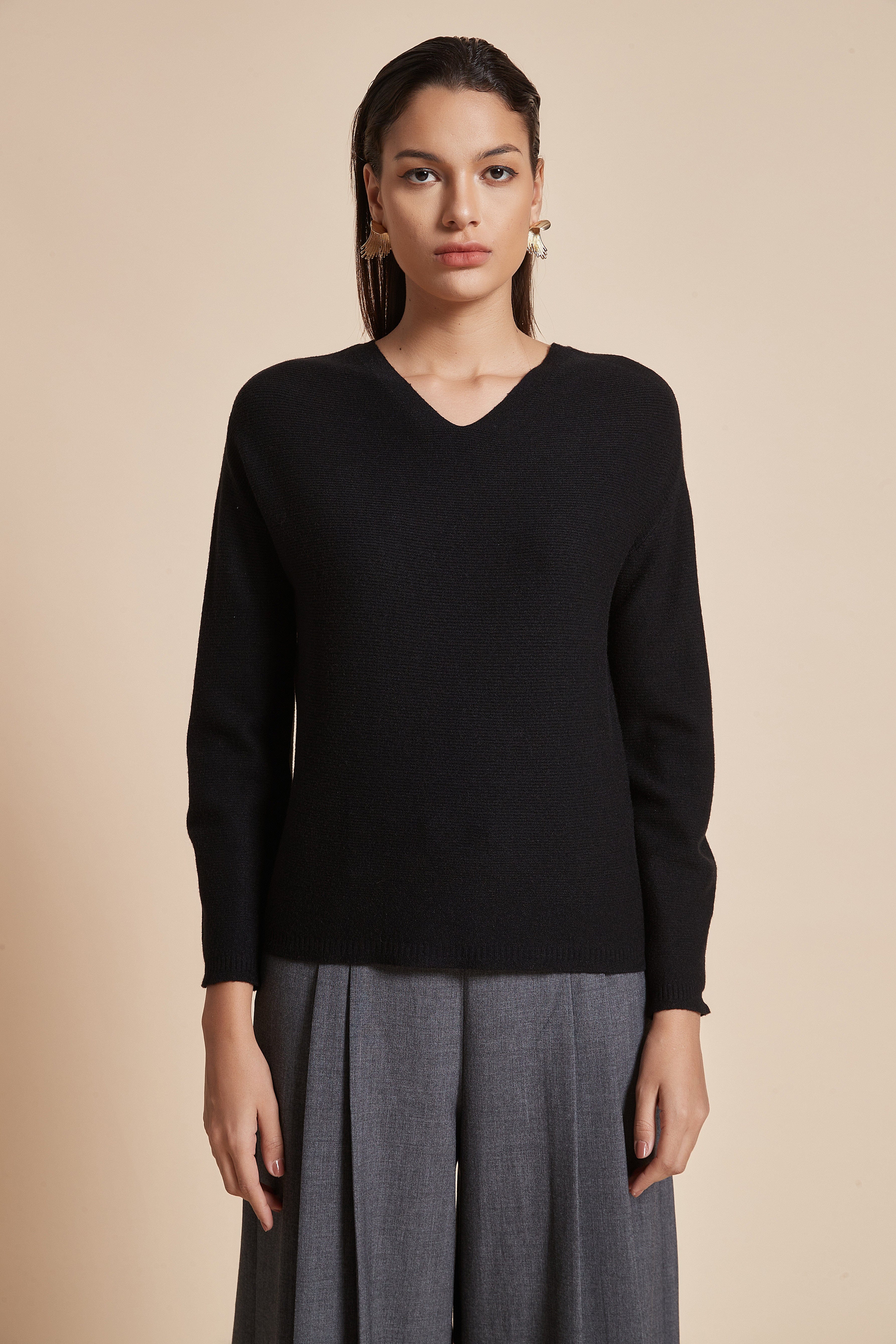 يولا بلوزة نسائية بكم طويل ورقبة على شكل V