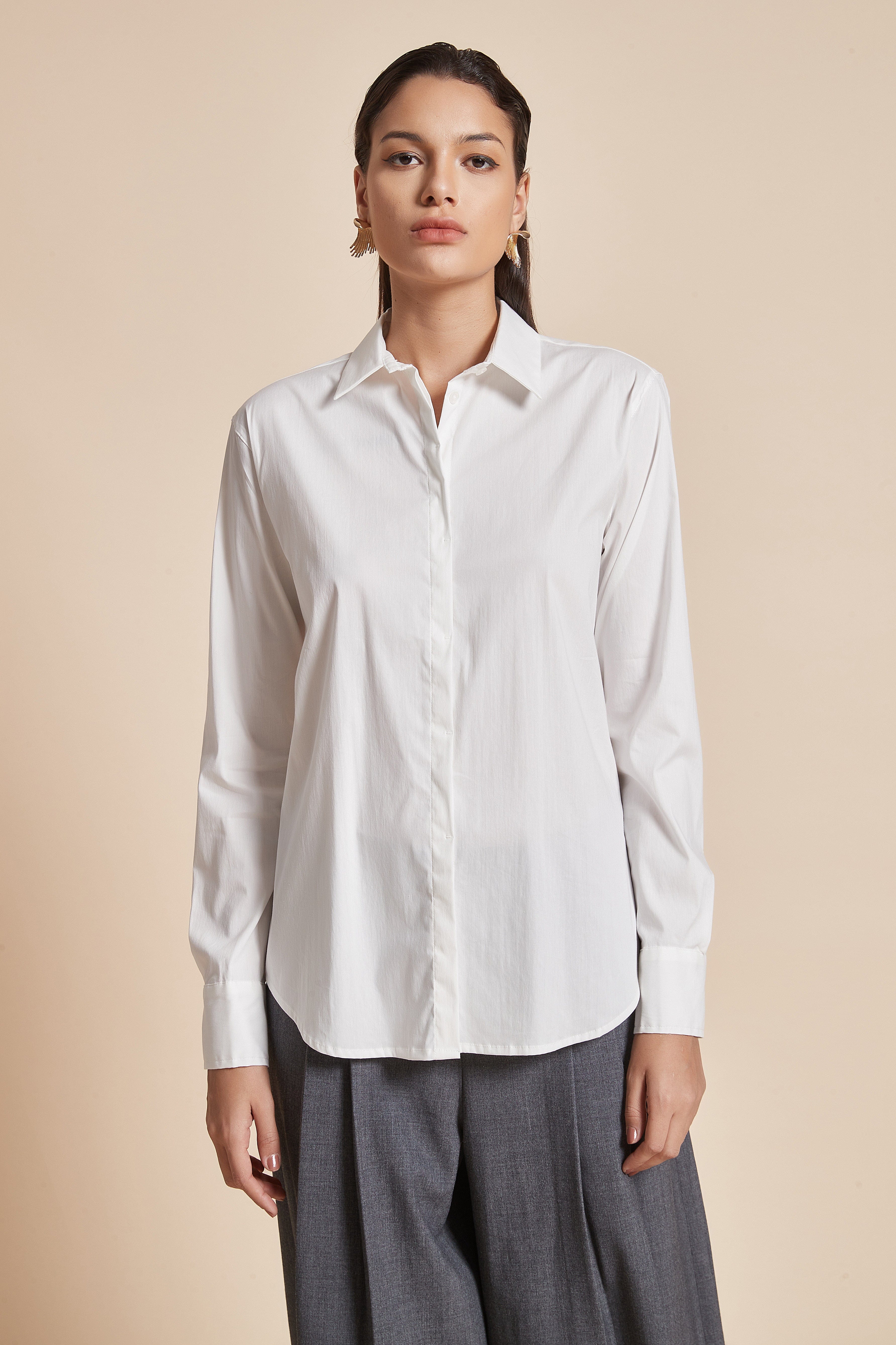 يولا بلوزة نسائية سادة بياقة قميص وأزرار امامية مع كم طويل