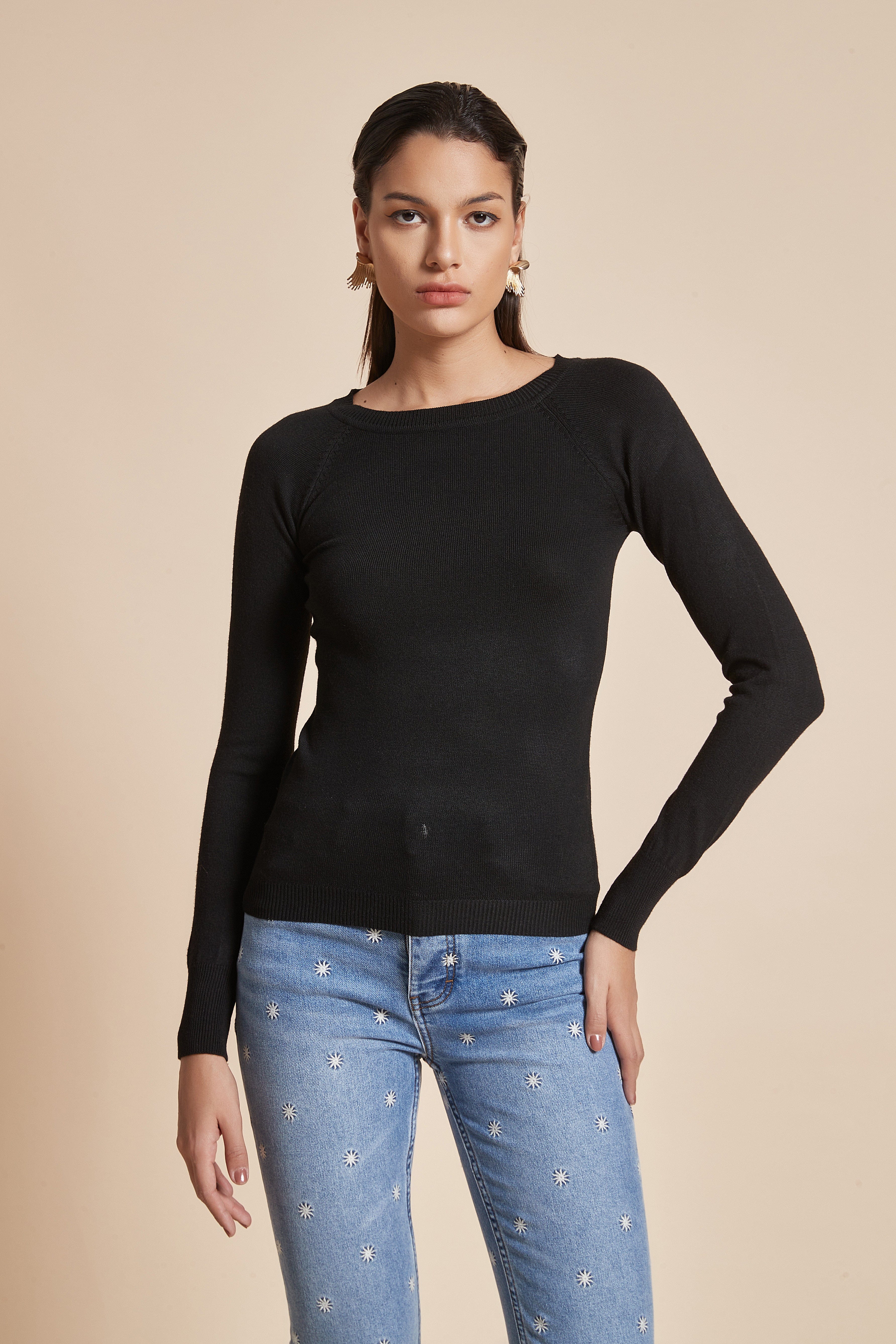 يولا بلوزة نسائية سادة برقبة قارب وكم طويل