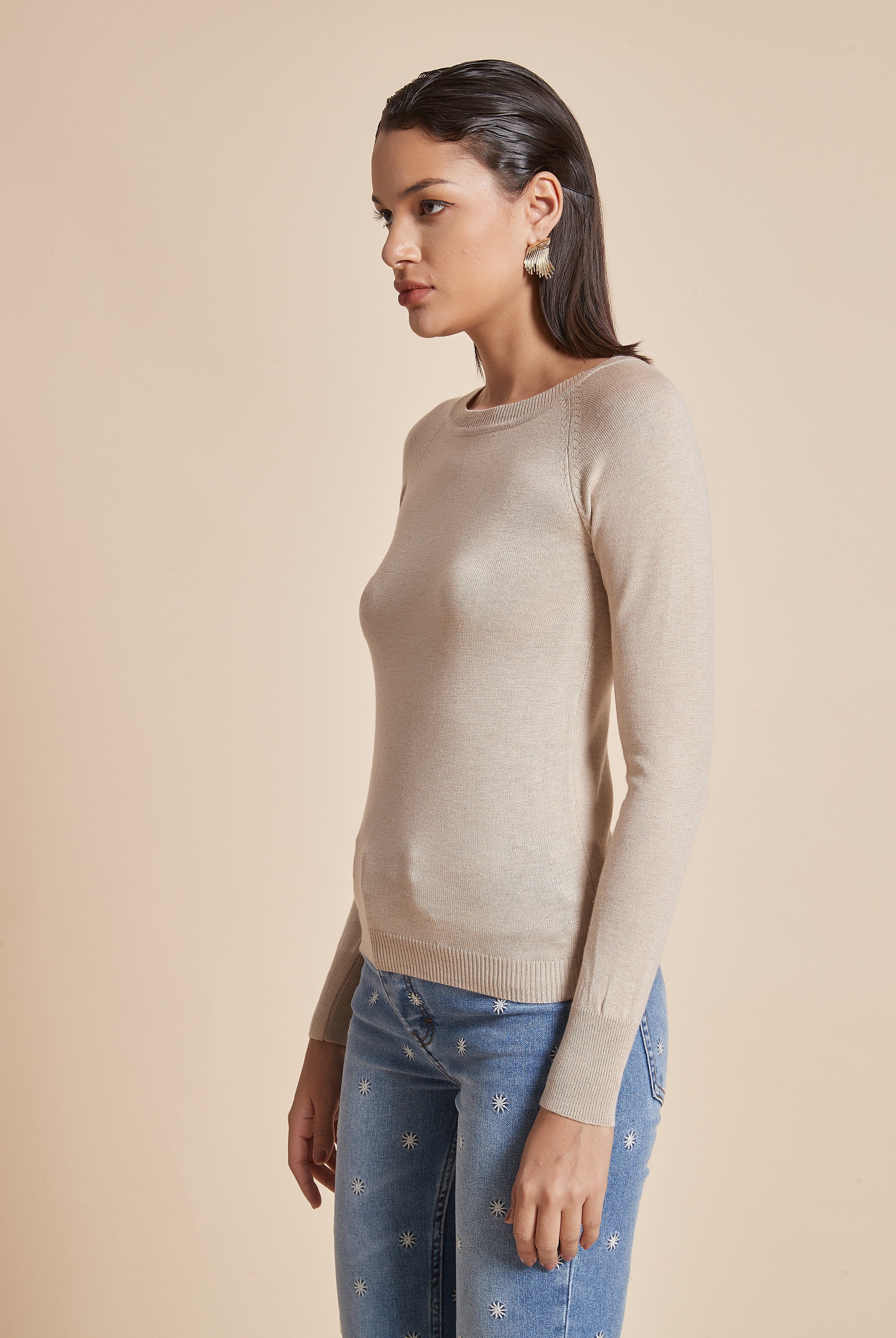 يولا بلوزة نسائية بكم طويل سادة ورقبة قارب