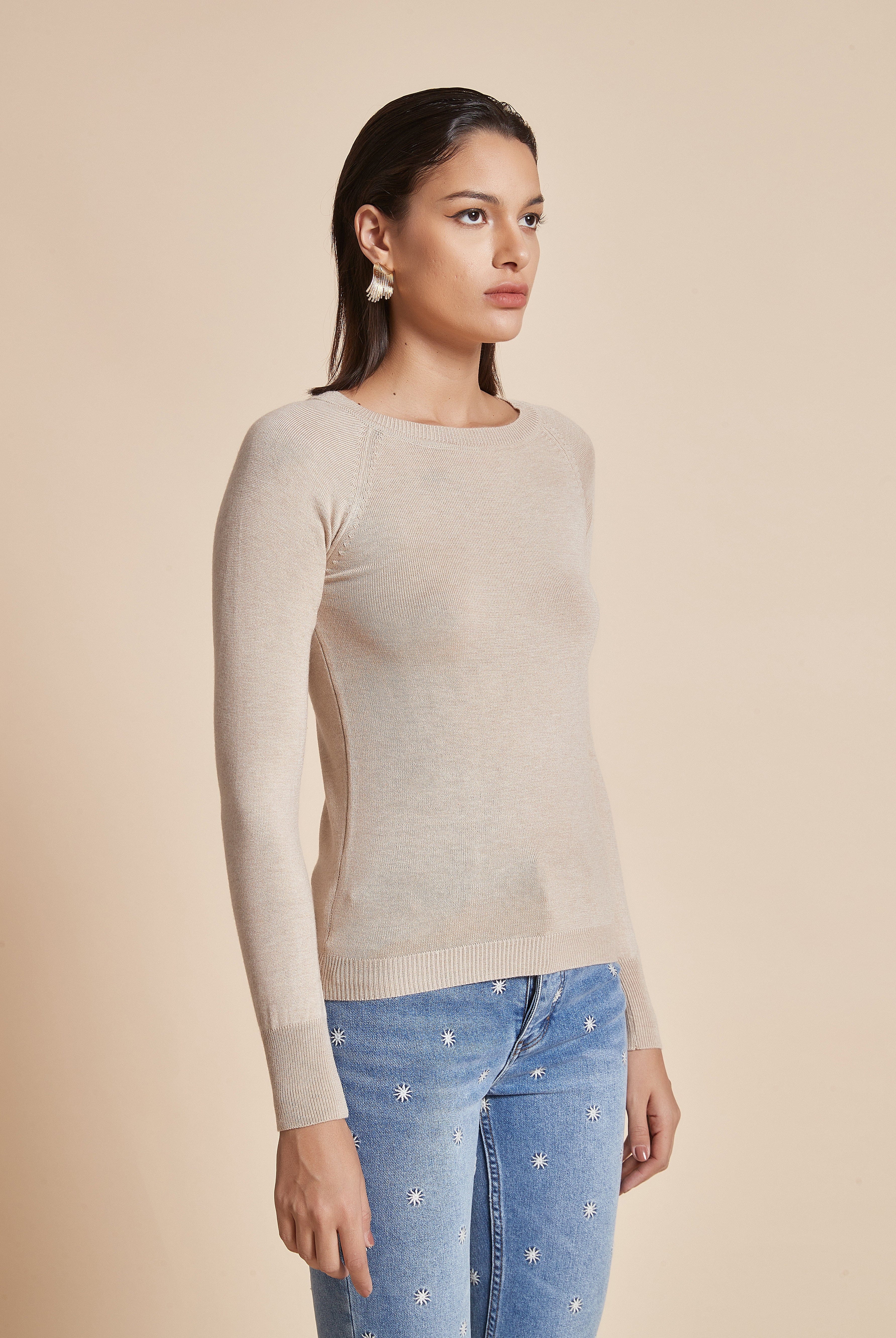 يولا بلوزة نسائية بكم طويل سادة ورقبة قارب