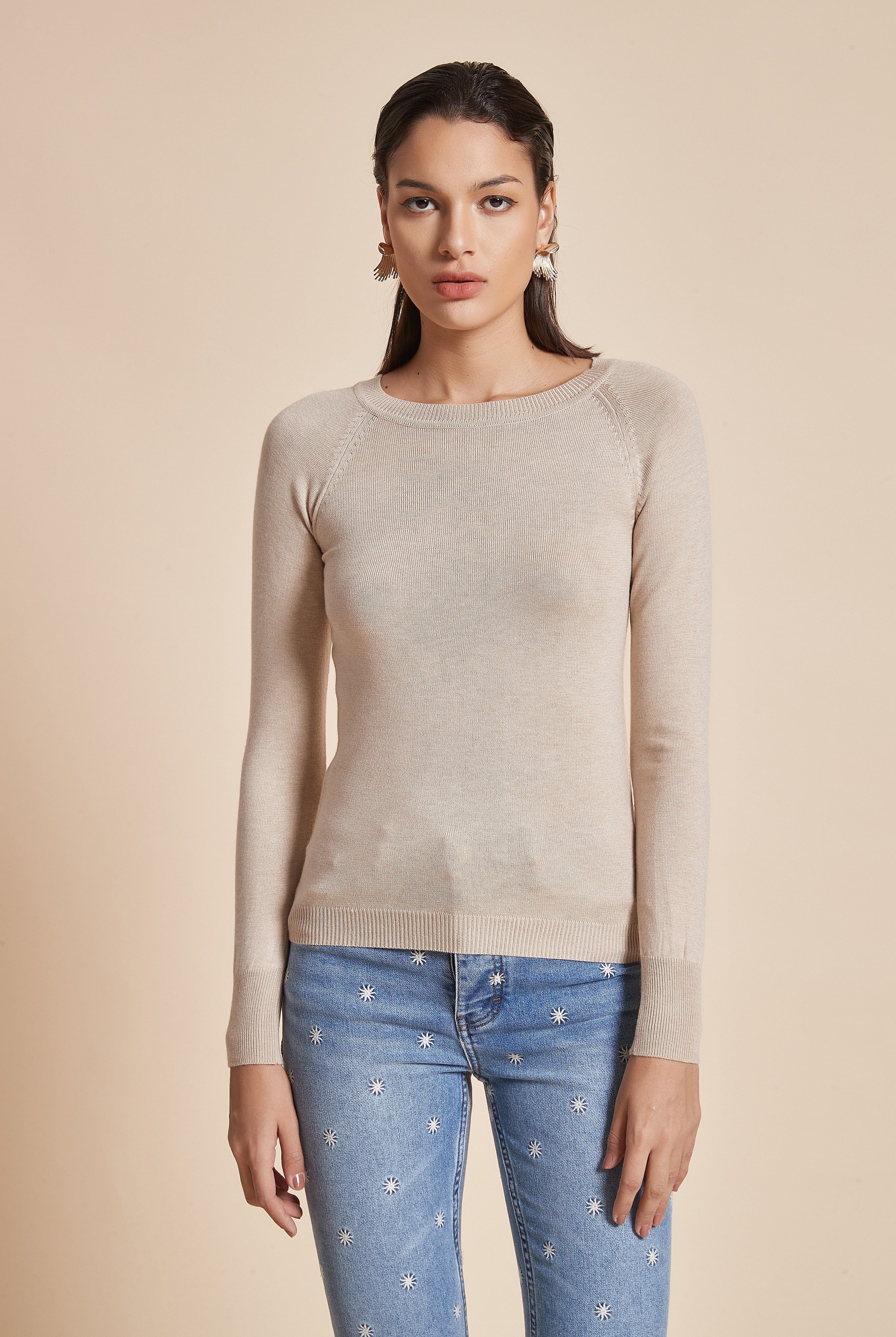 يولا بلوزة نسائية بكم طويل سادة ورقبة قارب