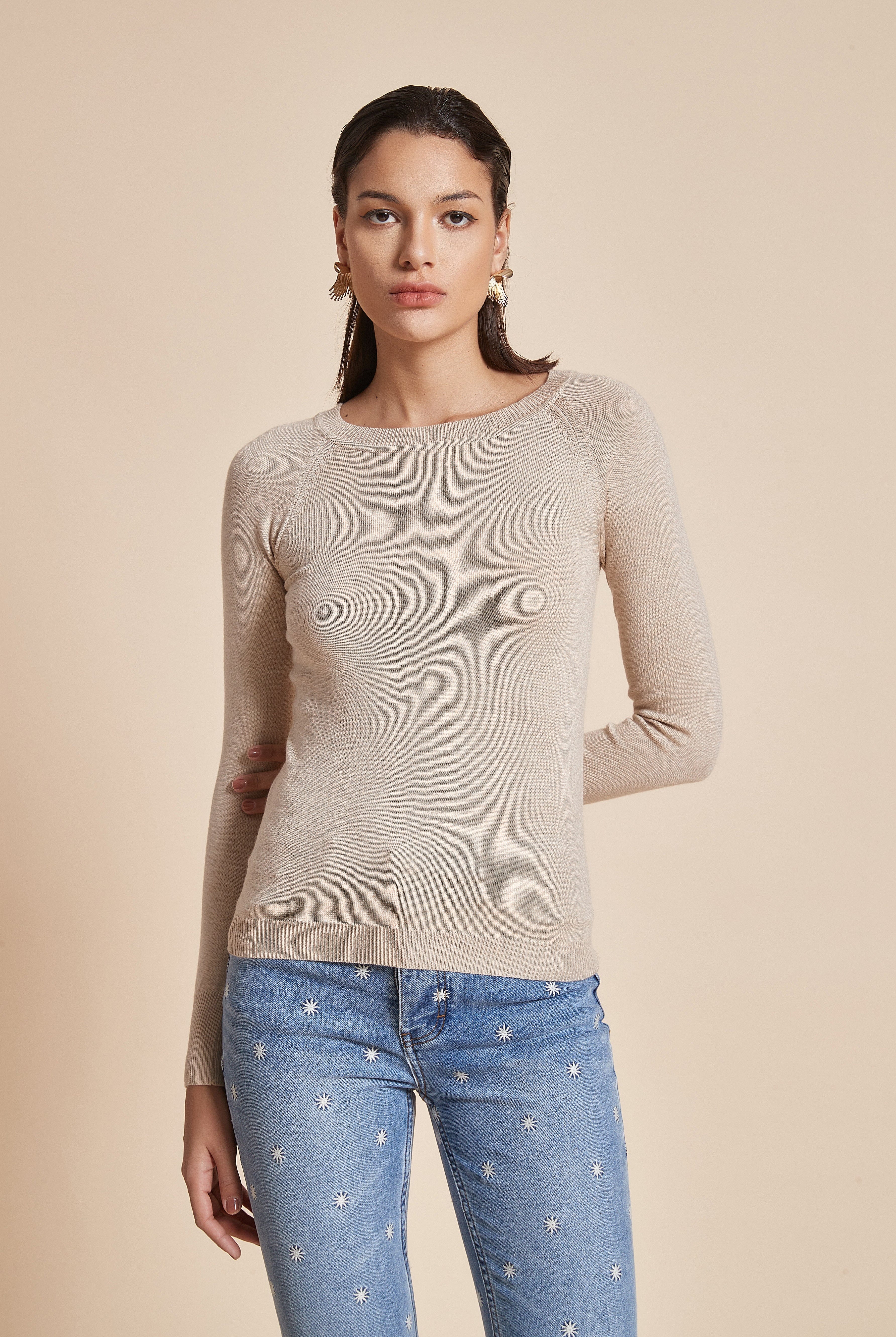 يولا بلوزة نسائية بكم طويل سادة ورقبة قارب