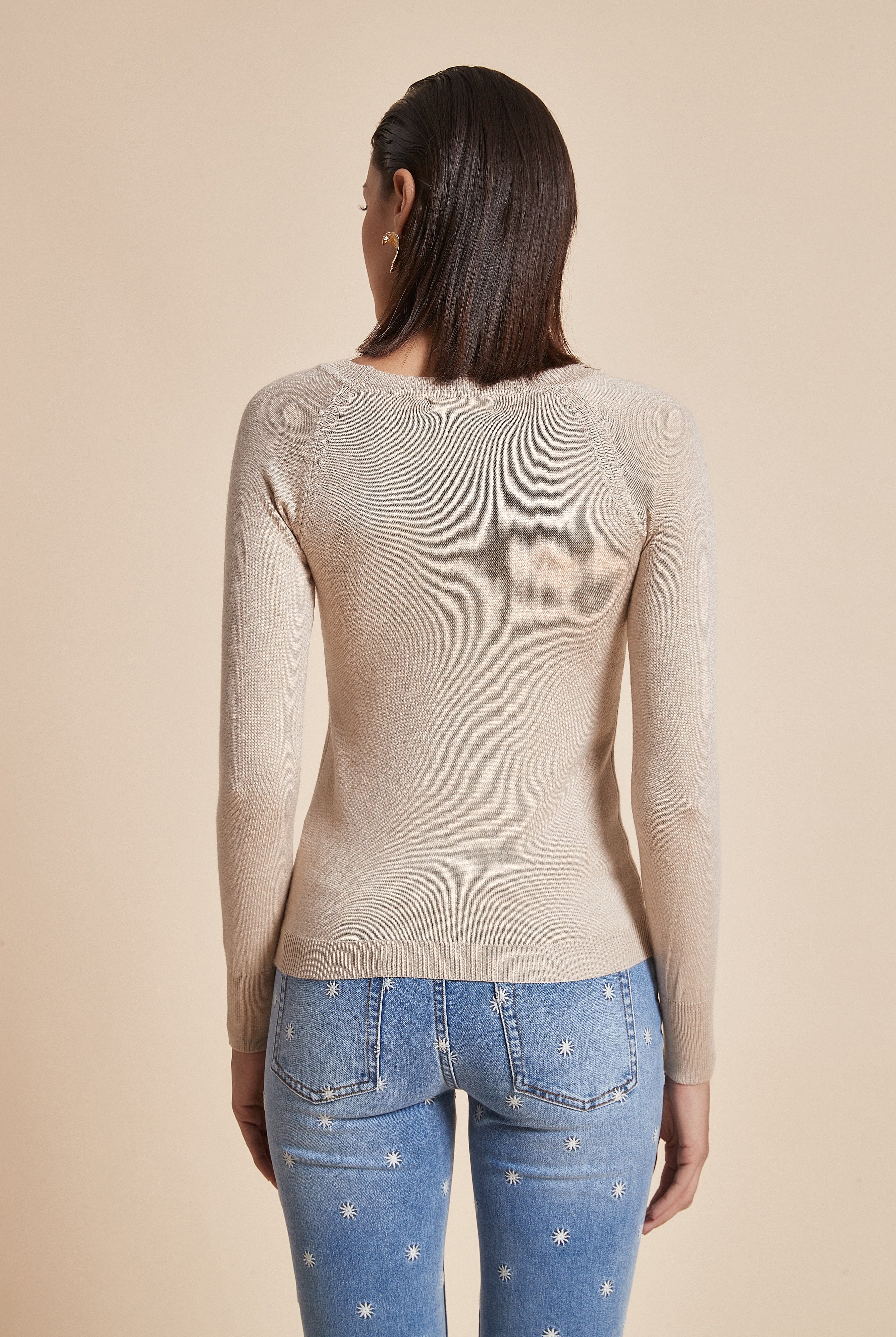 يولا بلوزة نسائية بكم طويل سادة ورقبة قارب