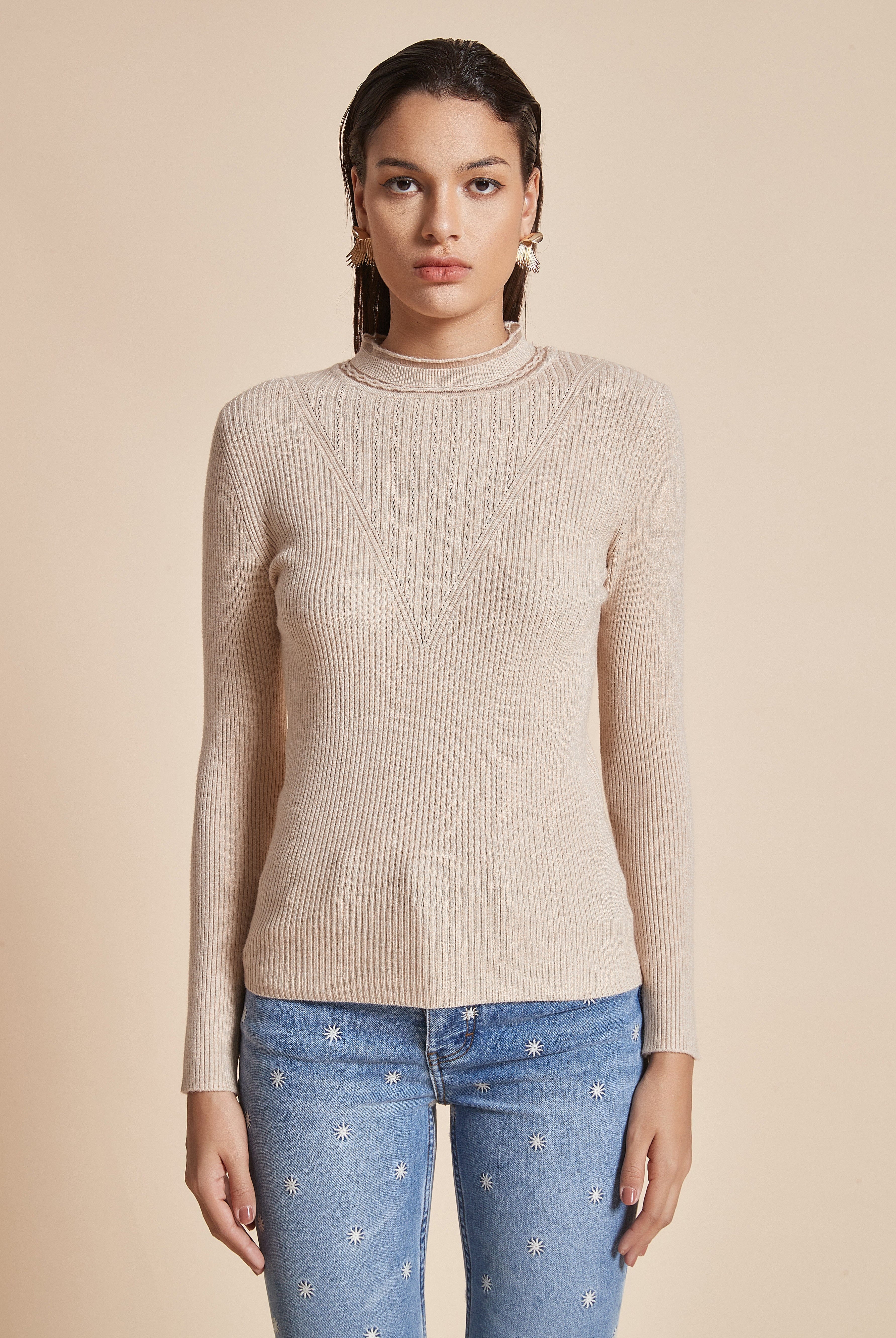 يولا بلوزة سادة ياقة عالية كم طويل