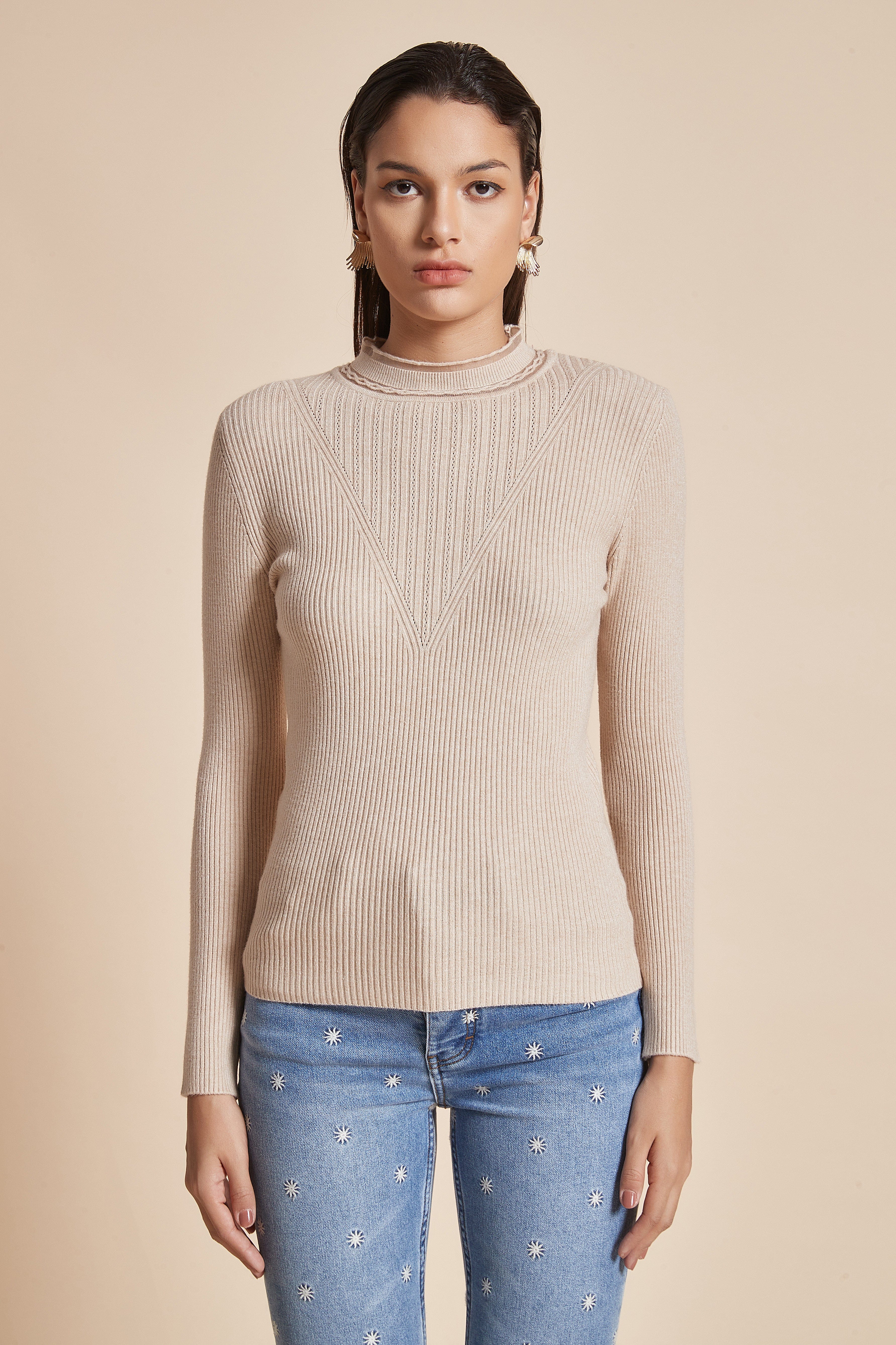 يولا بلوزة سادة ياقة عالية كم طويل