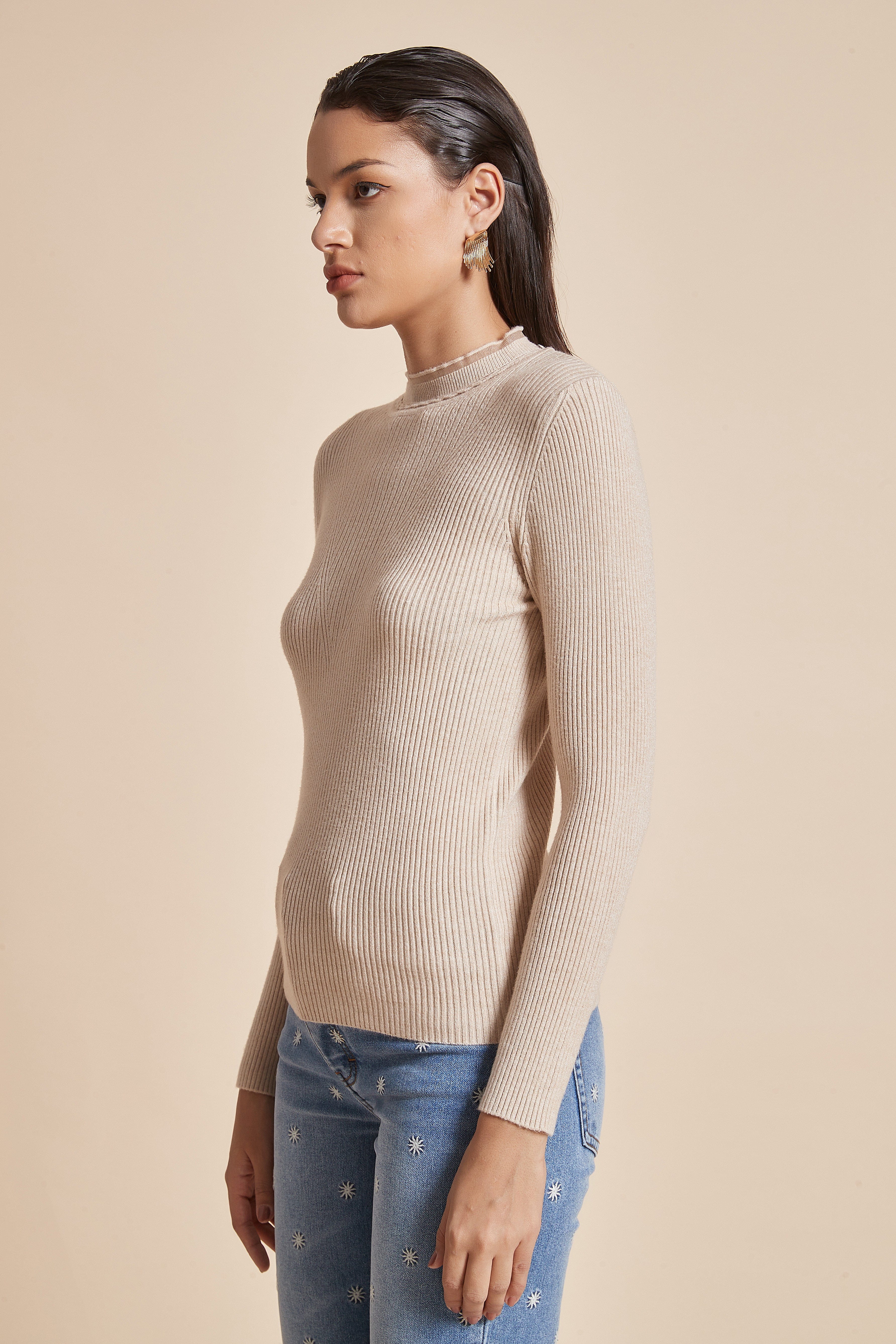 يولا بلوزة سادة ياقة عالية كم طويل