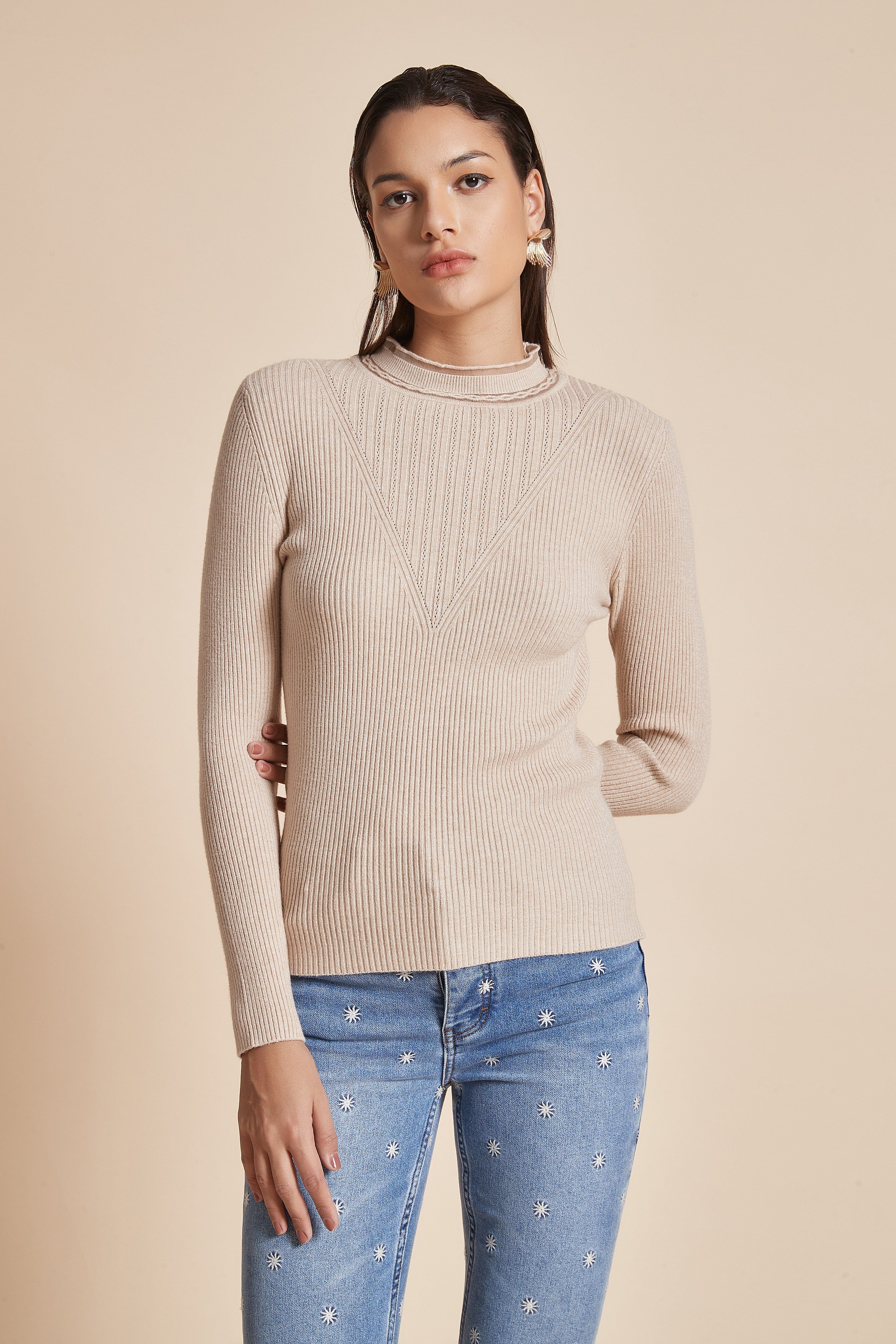 يولا بلوزة سادة ياقة عالية كم طويل