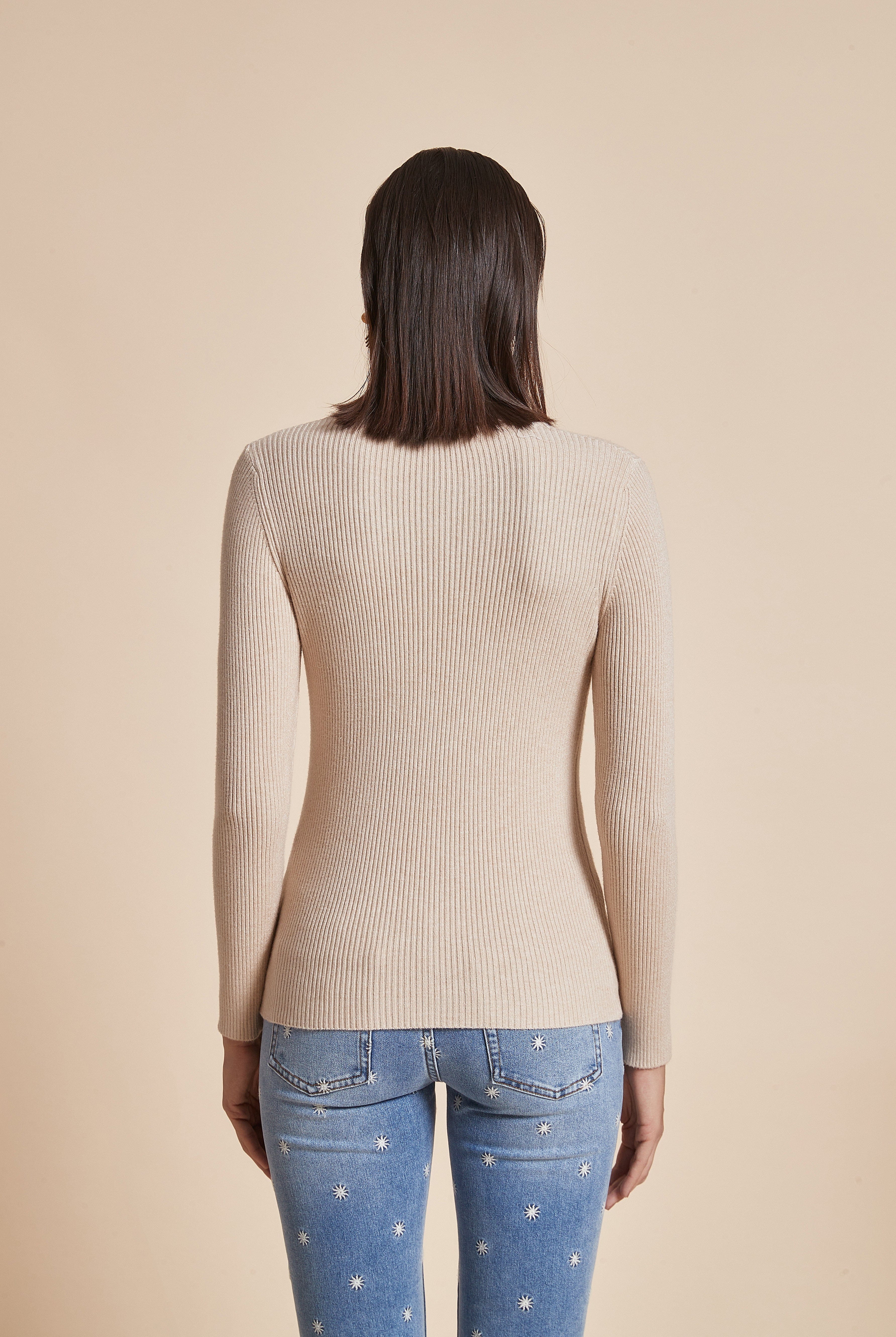 يولا بلوزة سادة ياقة عالية كم طويل