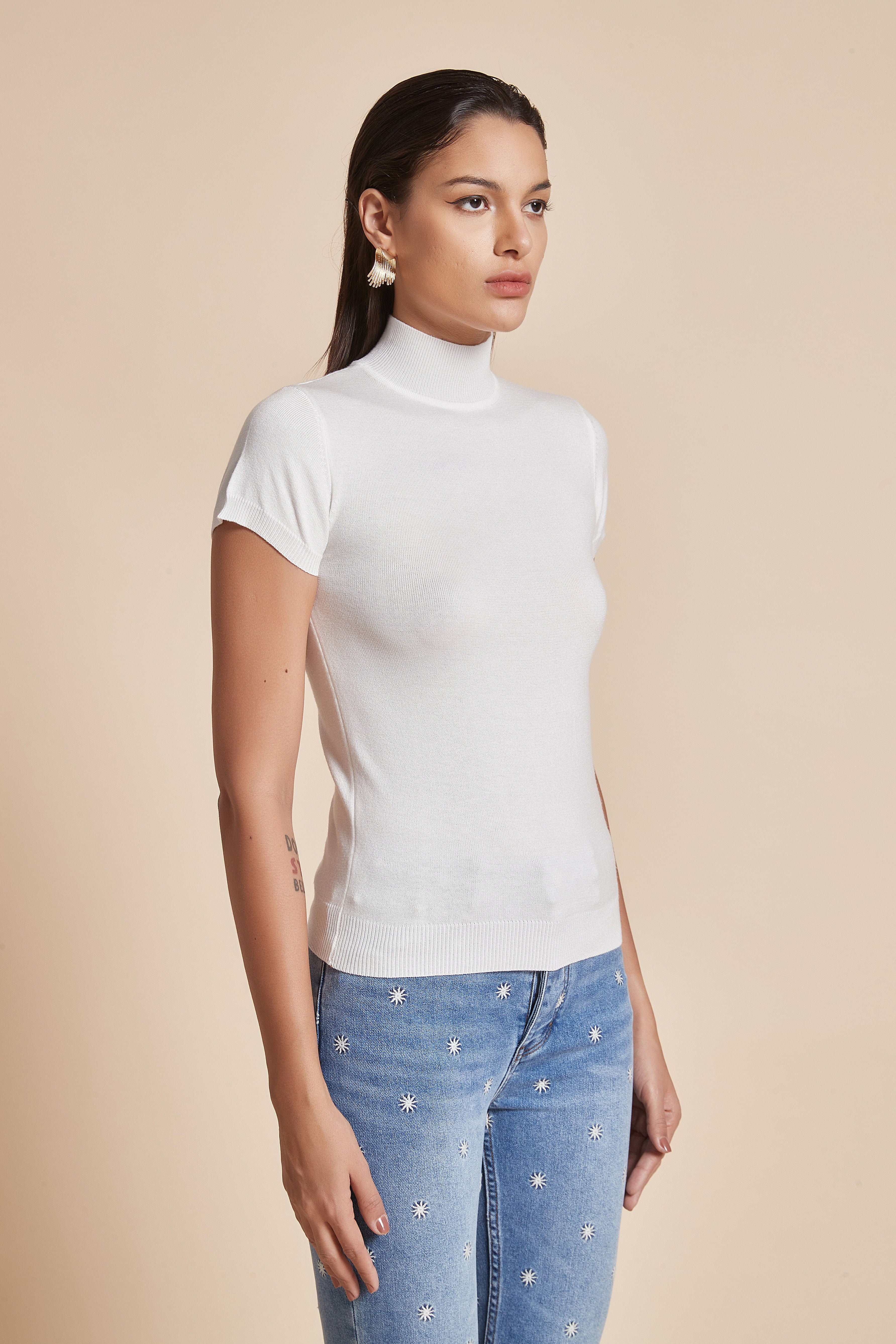 يولا بلوزة نسائية سادة بكم قصير ورقبة مرتفعة