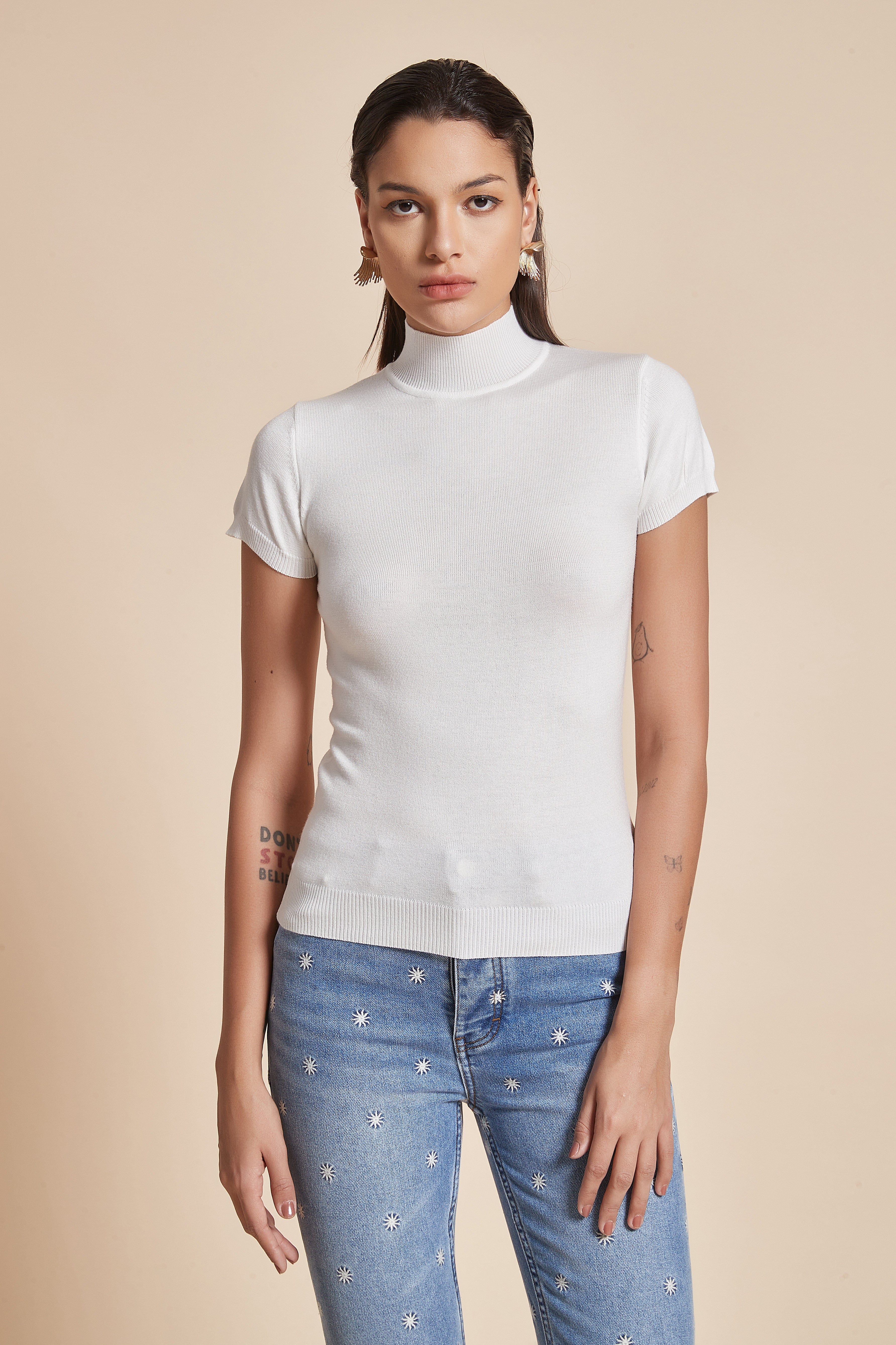 يولا بلوزة نسائية سادة بكم قصير ورقبة مرتفعة