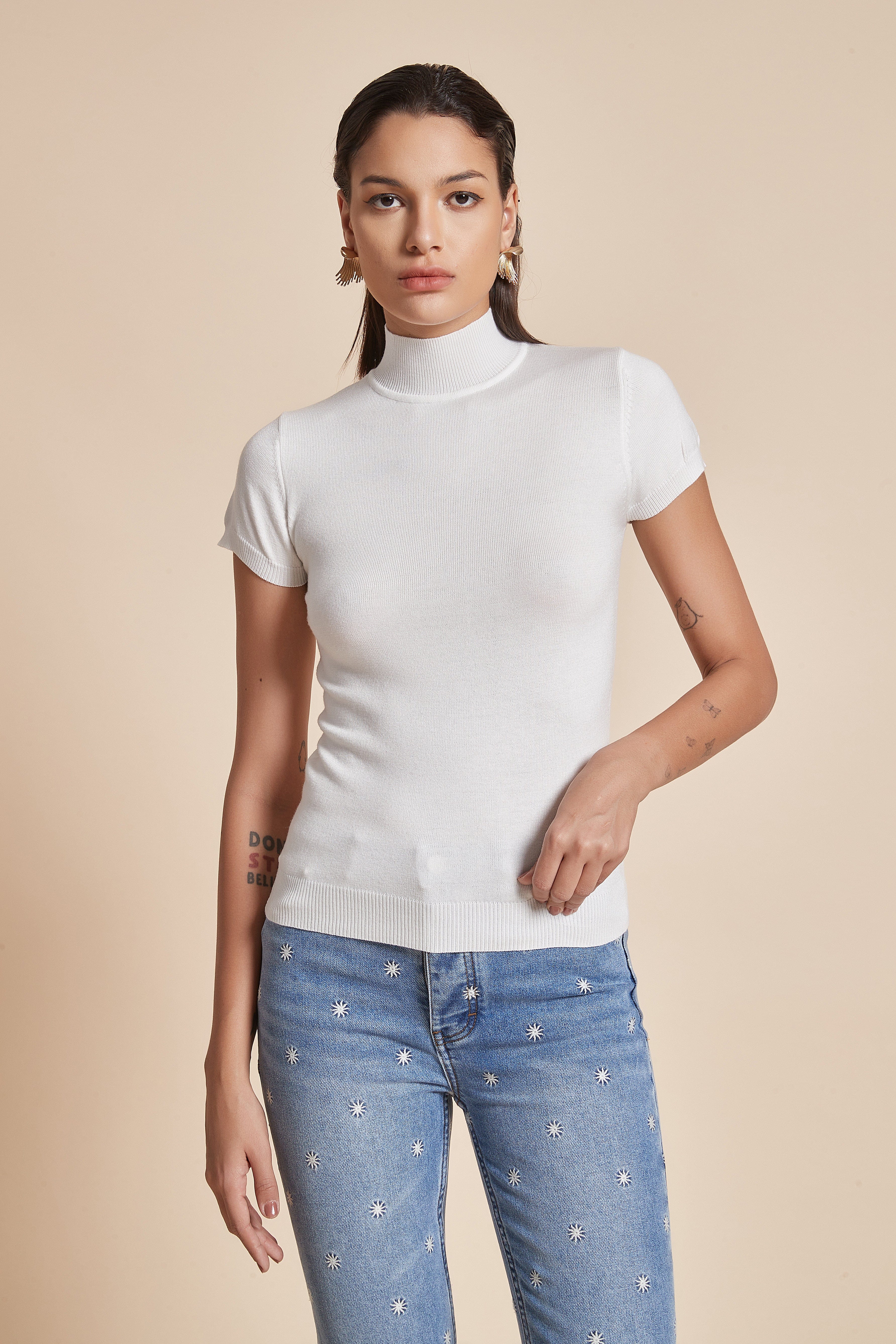 يولا بلوزة نسائية سادة بكم قصير ورقبة مرتفعة