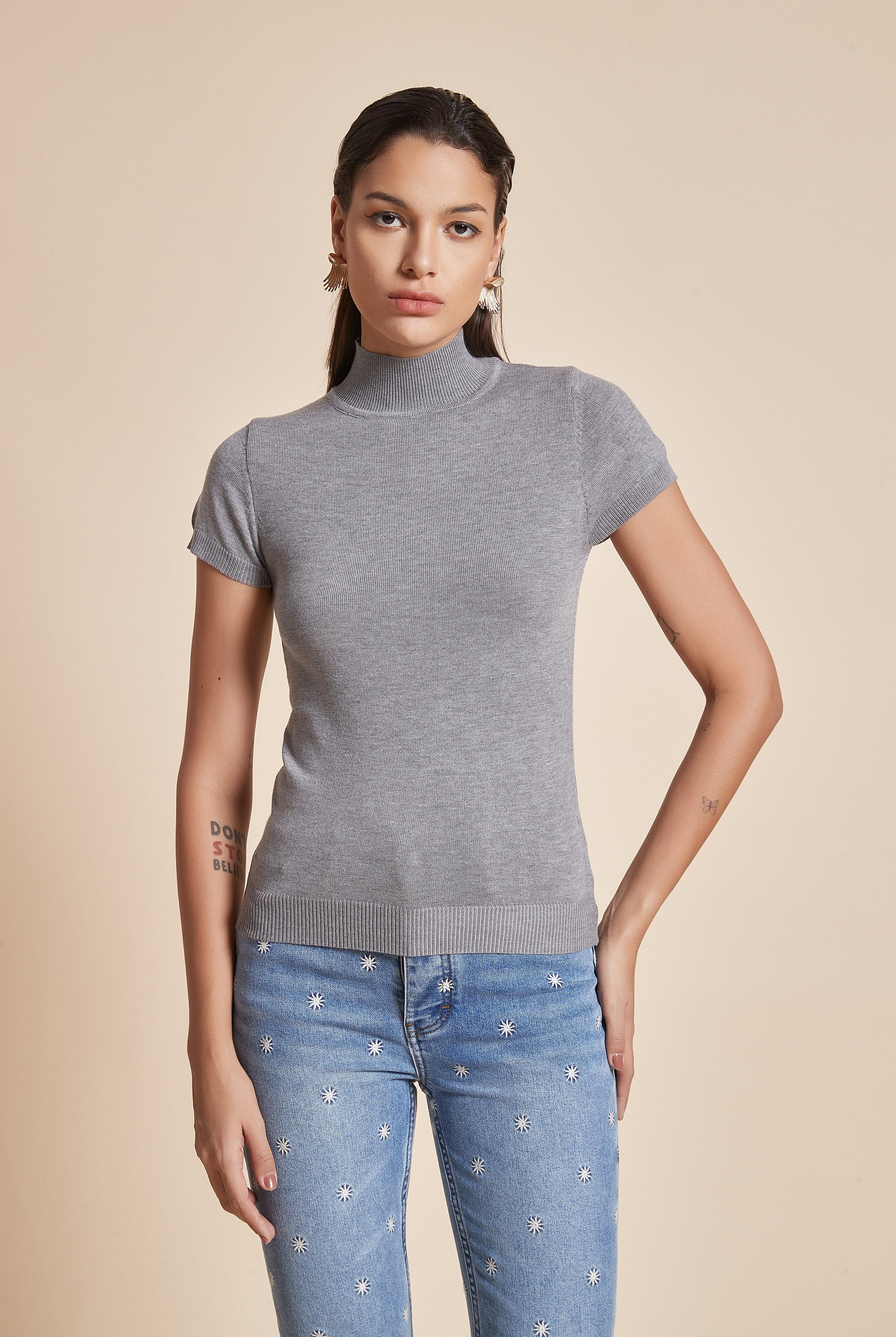 يولا بلوزة نسائية سادة بأكمام قصيرة ورقبة عالية