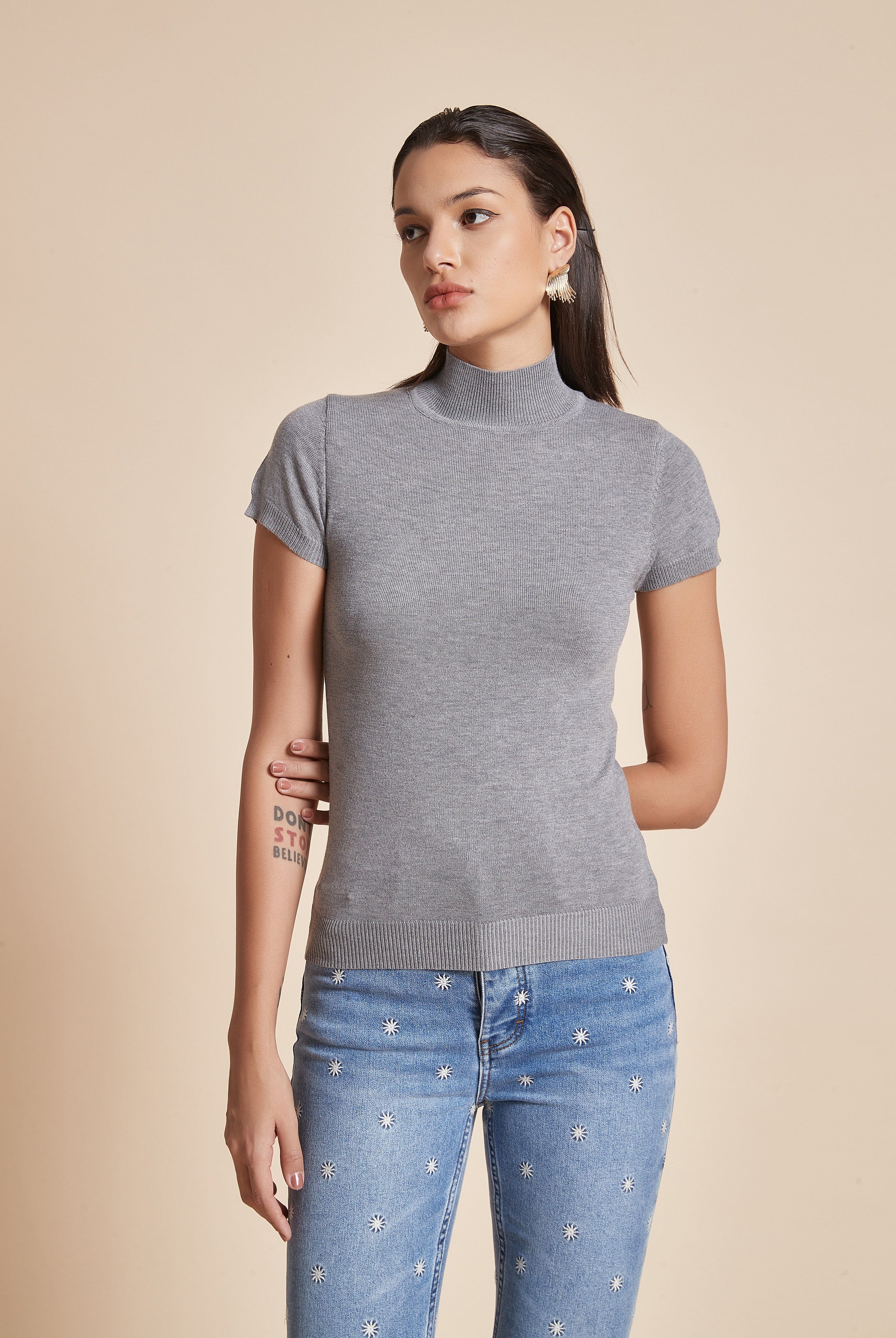 يولا بلوزة نسائية سادة بأكمام قصيرة ورقبة عالية