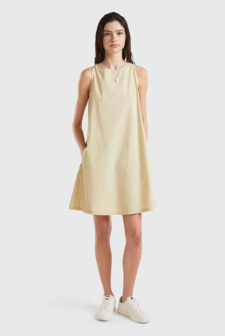 يونايتد كولورز اوف بينيتون فستان قصير بدون أكمام على شكل فخ