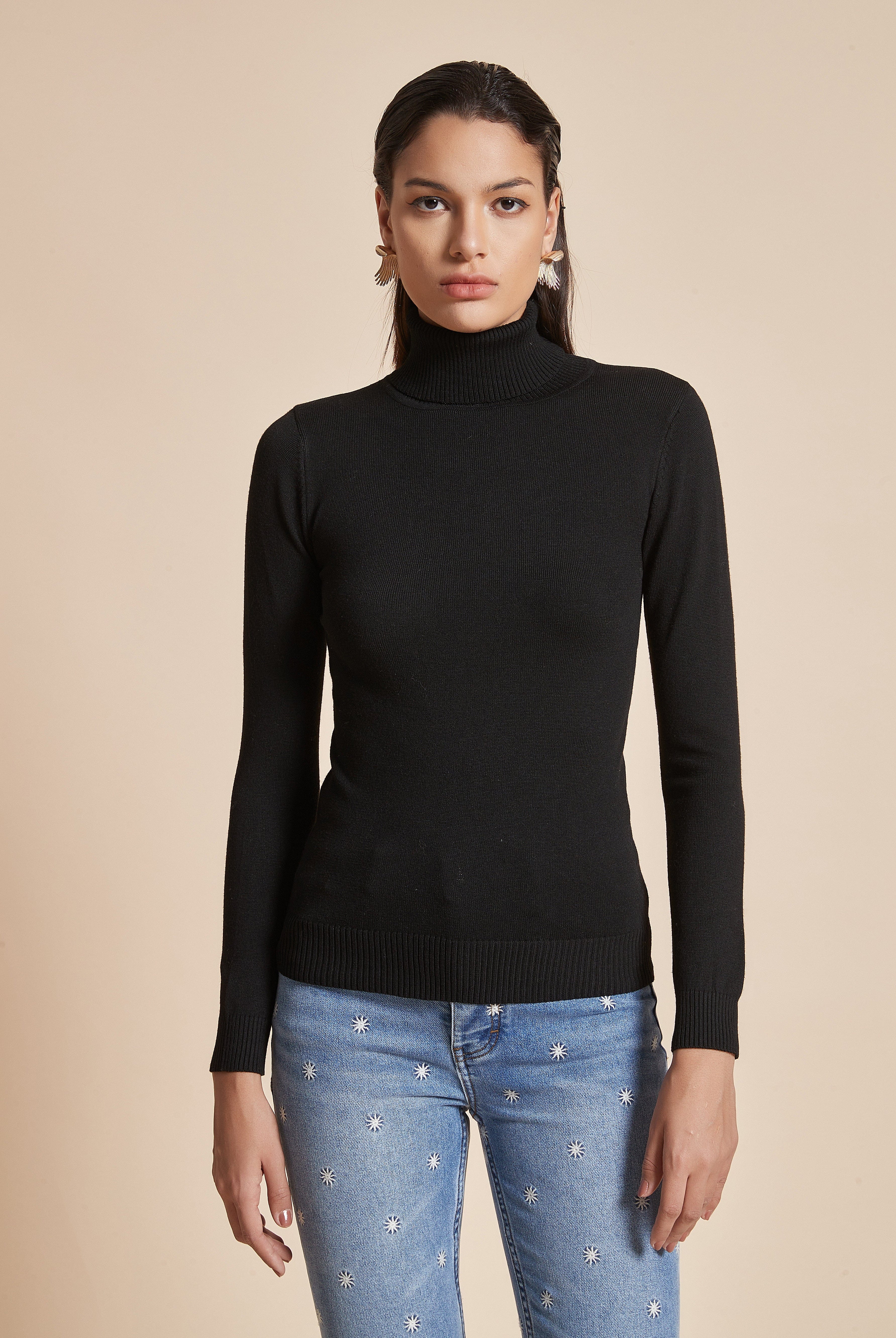 يولا بلوزة سادة ياقة عالية كم طويل