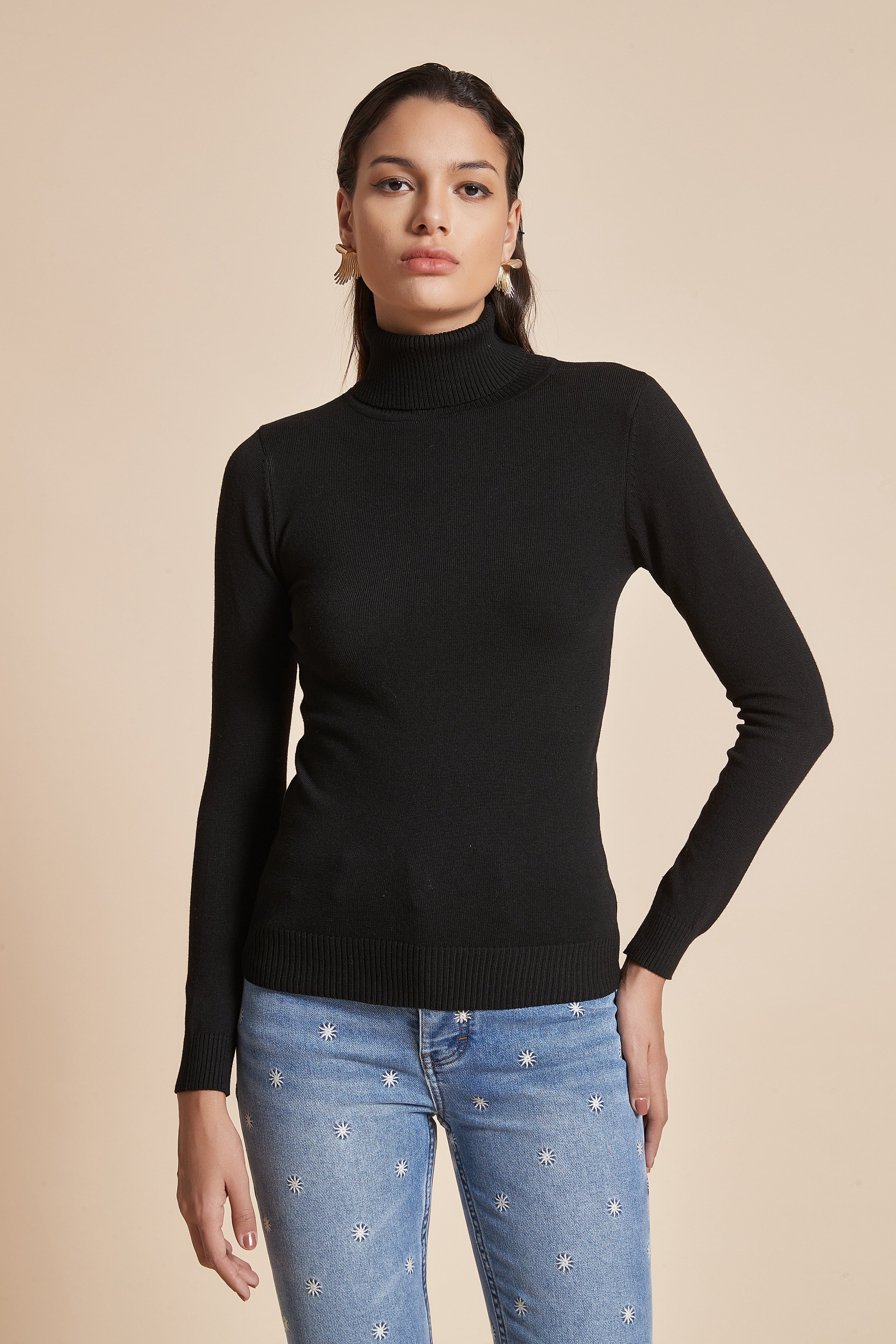 يولا بلوزة سادة ياقة عالية كم طويل