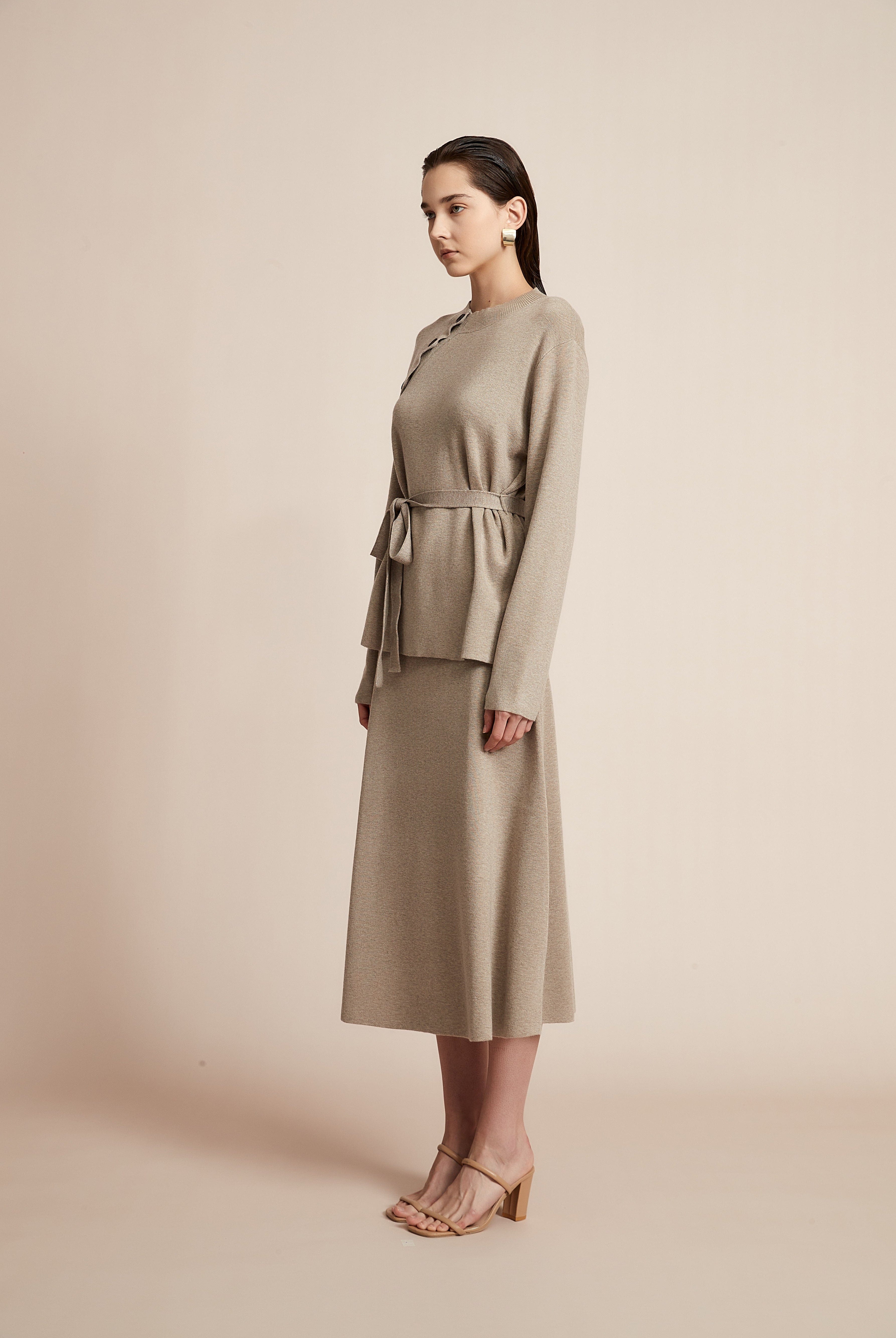 يولا تنورة نسائية ميدي سادة واسعة