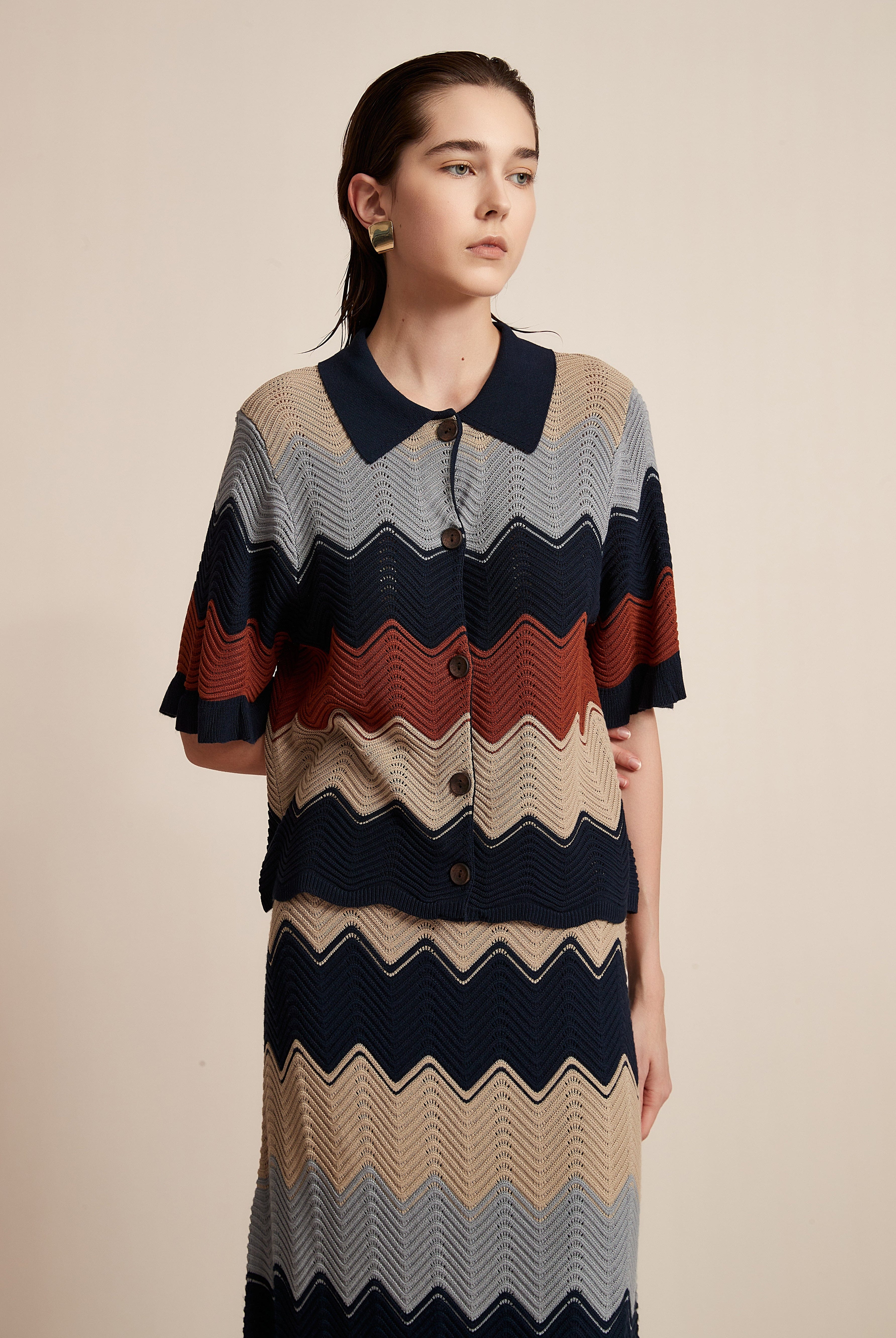 يولا بلوزة نسائية صوف متعددة الألون بنص كم وياقة