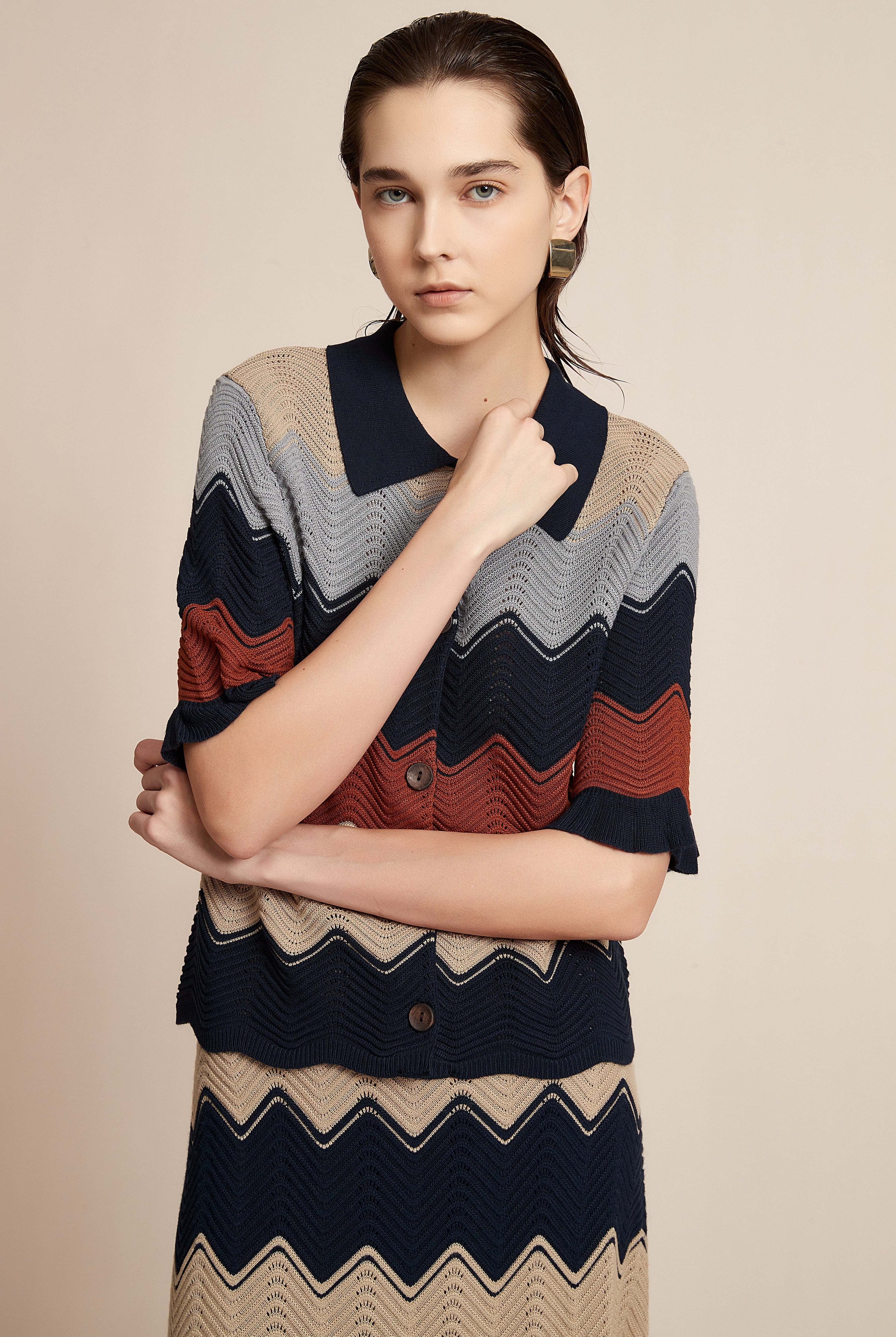 يولا بلوزة نسائية صوف متعددة الألون بنص كم وياقة