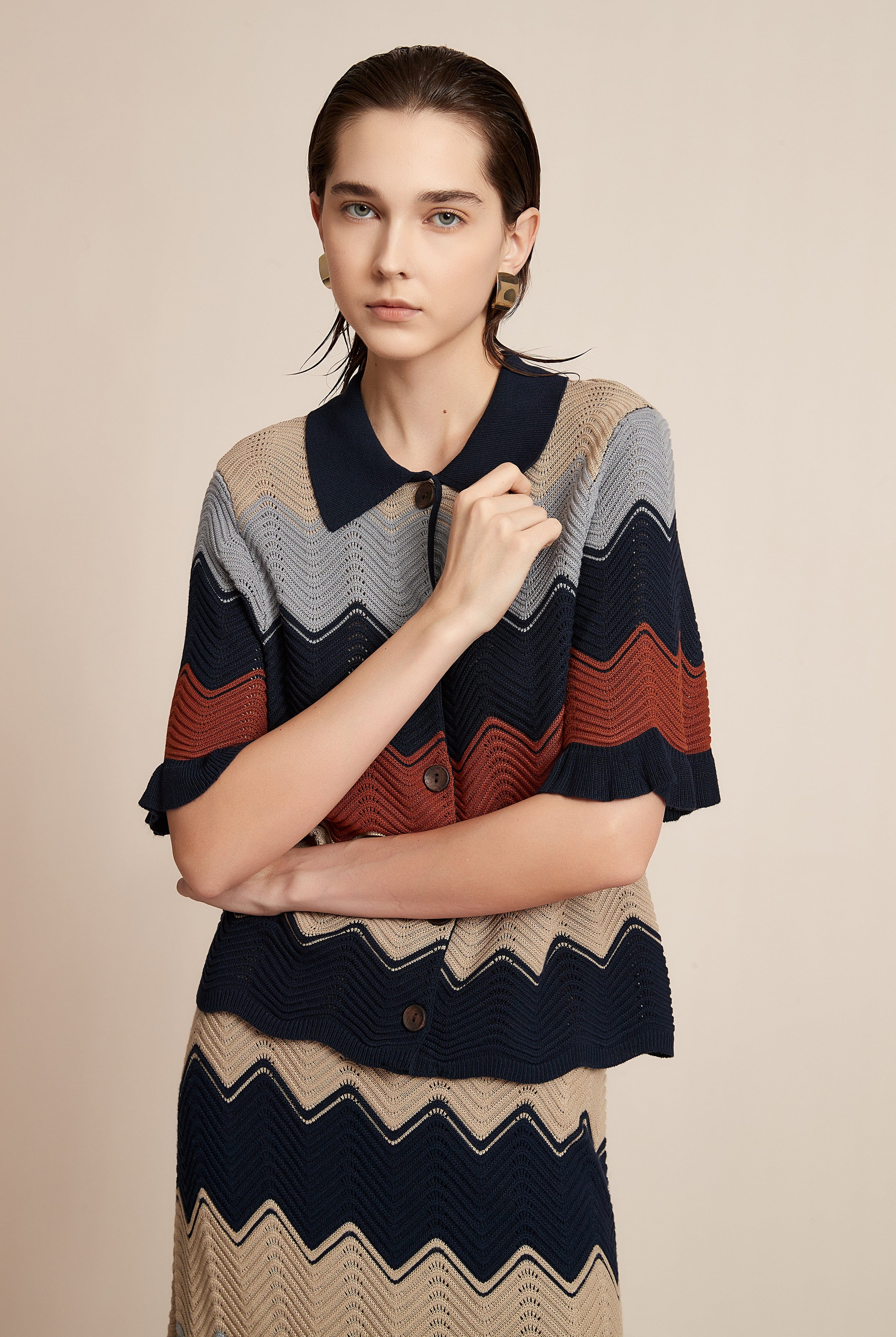 يولا بلوزة نسائية صوف متعددة الألون بنص كم وياقة