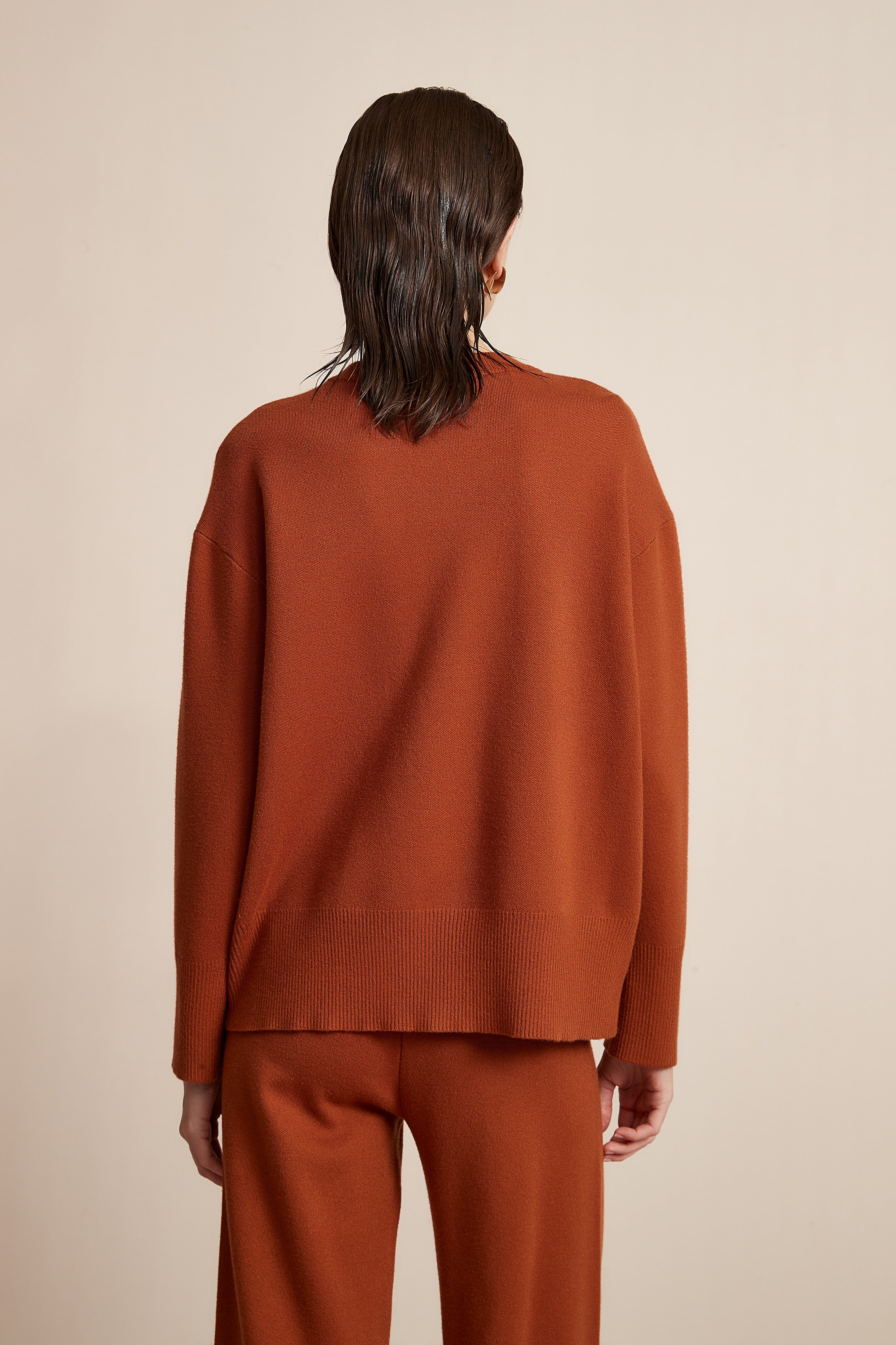 يولا بلوزة نسائية شتوي طويلة بكم طويل سادة