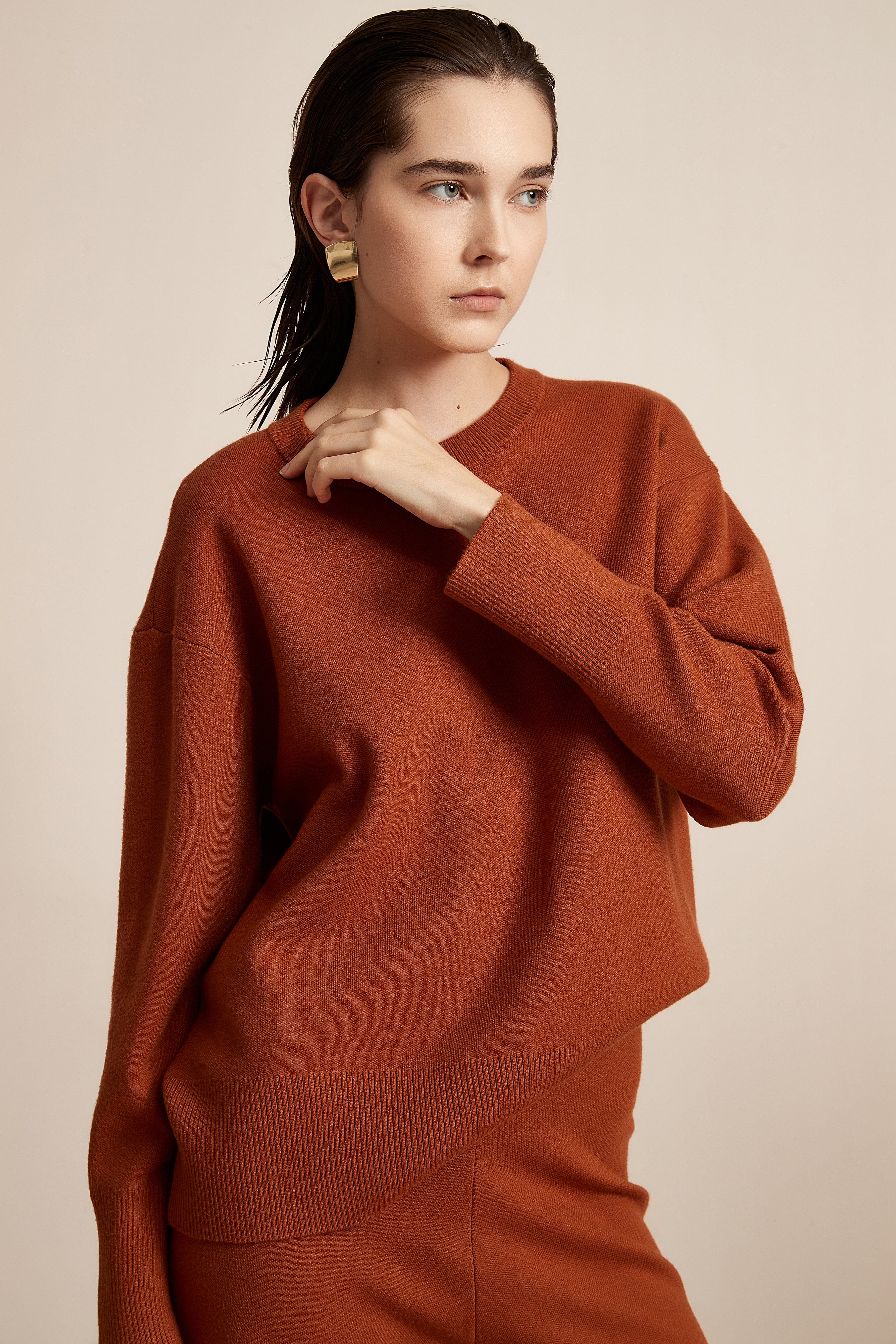 يولا بلوزة نسائية شتوي طويلة بكم طويل سادة