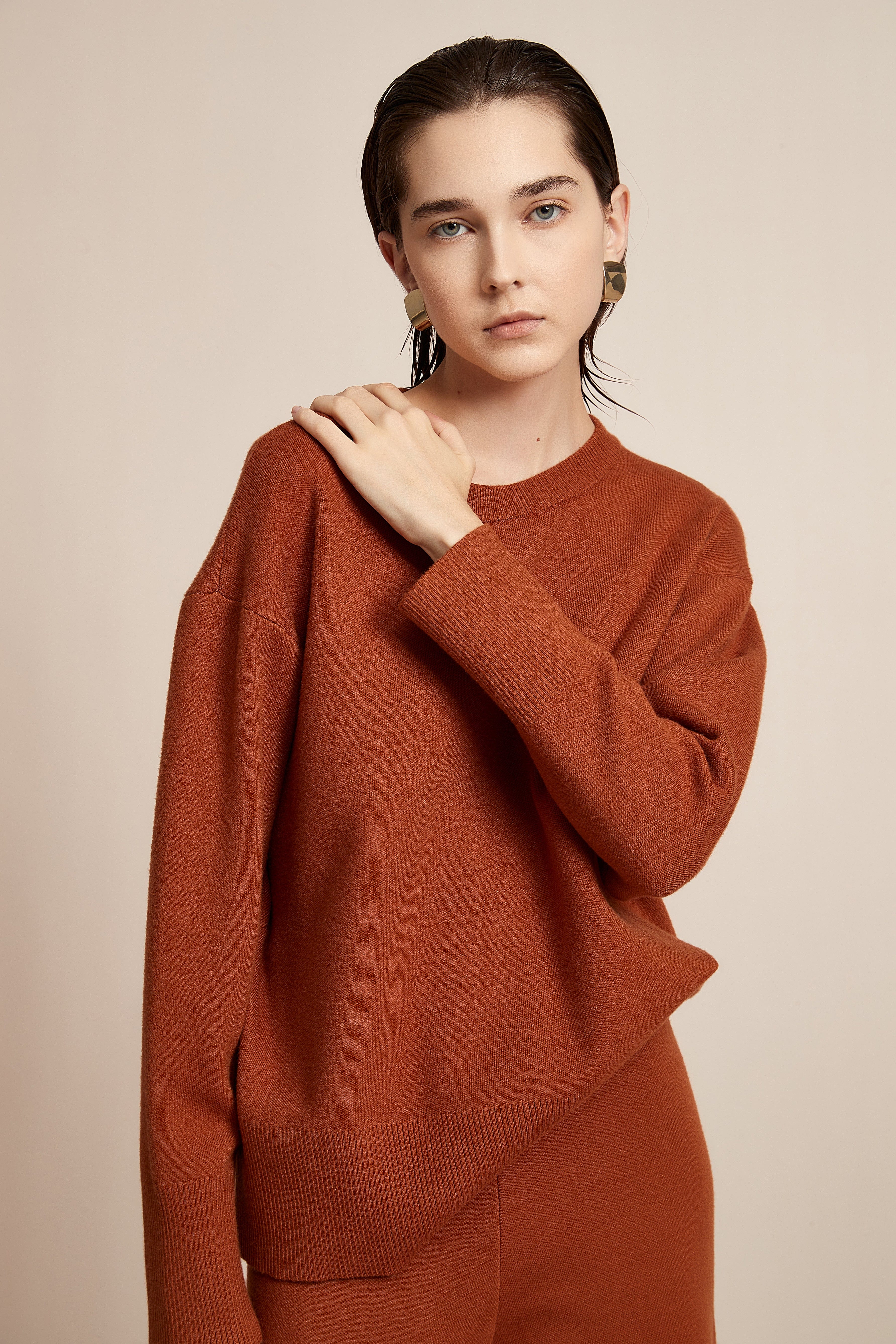 يولا بلوزة نسائية شتوي طويلة بكم طويل سادة