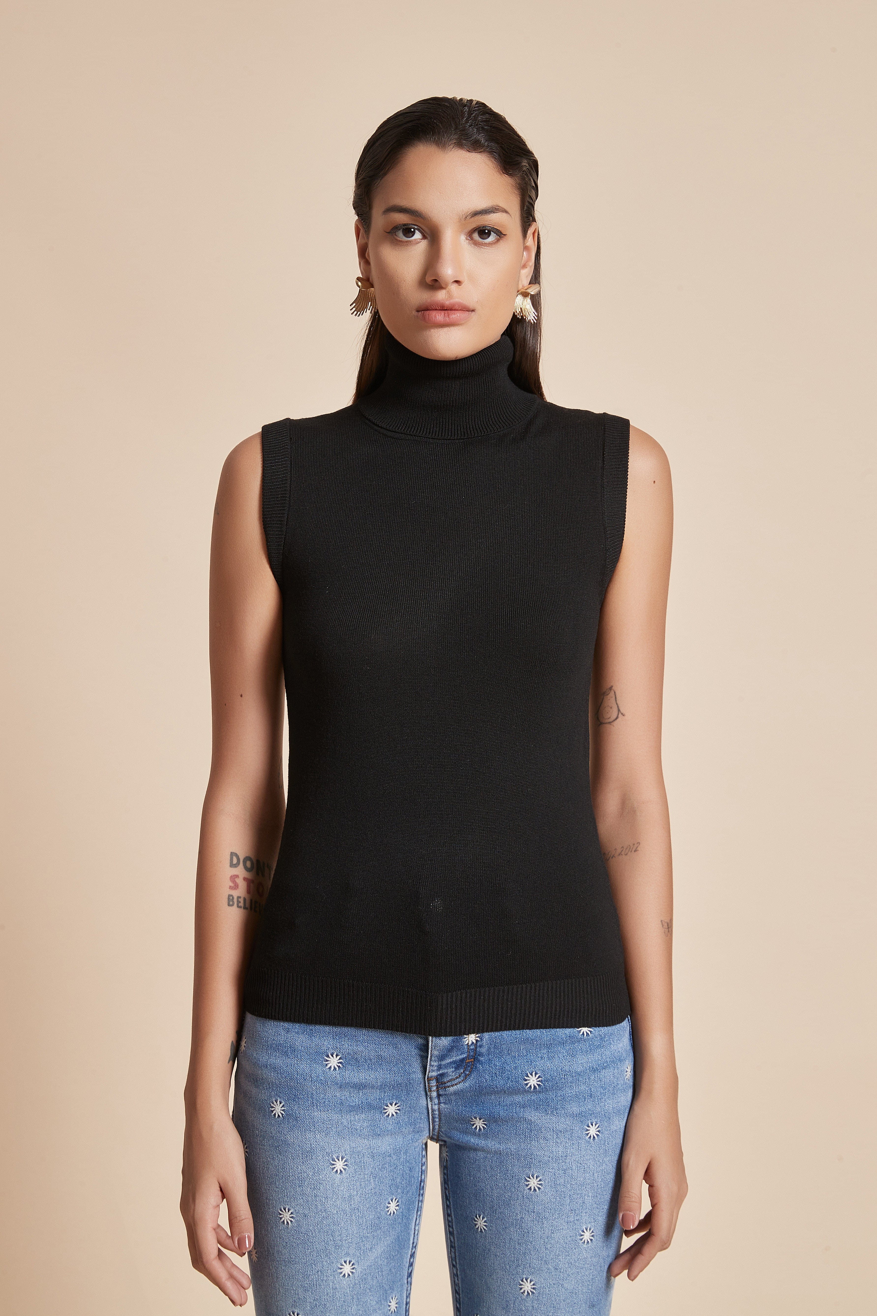 يولا بلوزة نسائية سادة بدون أكمام ورقبة عالية