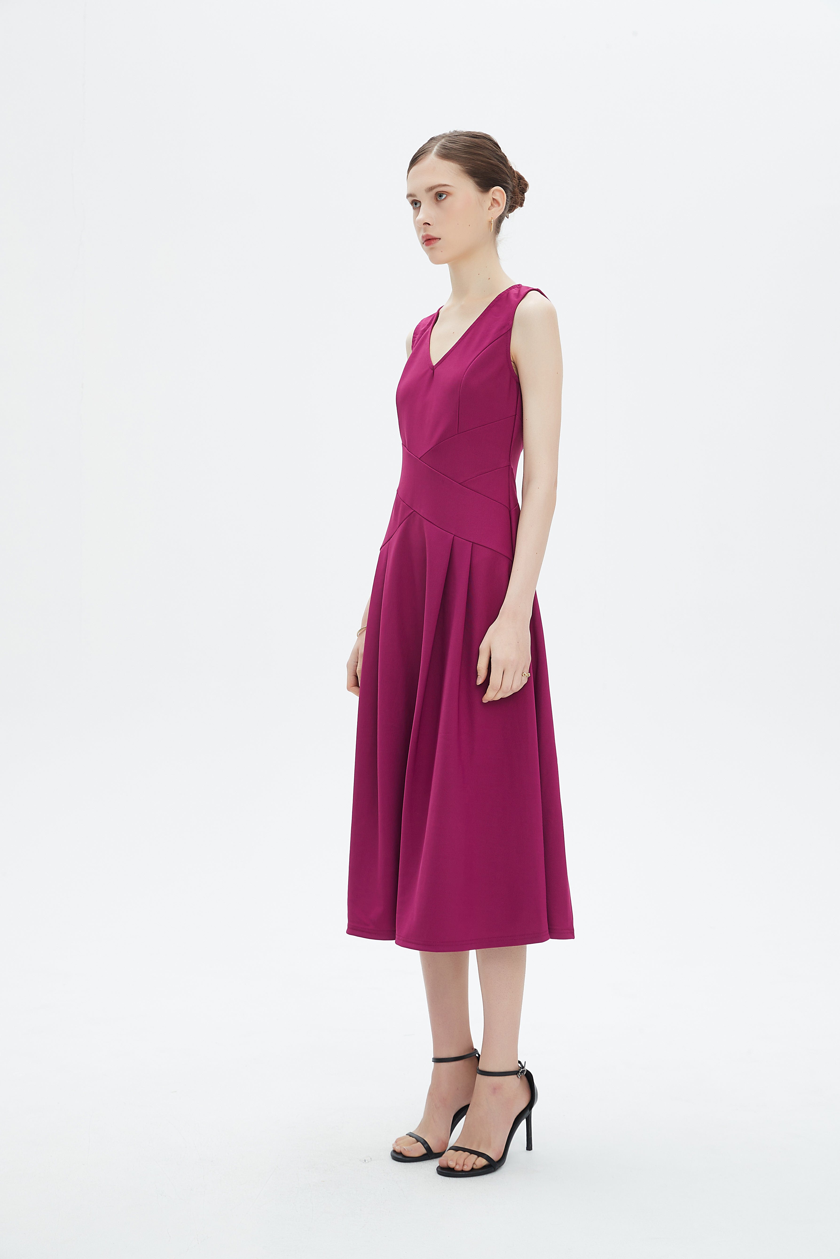 نتشي فستان ميدي سادة بفتحة رقبة V بدون كم