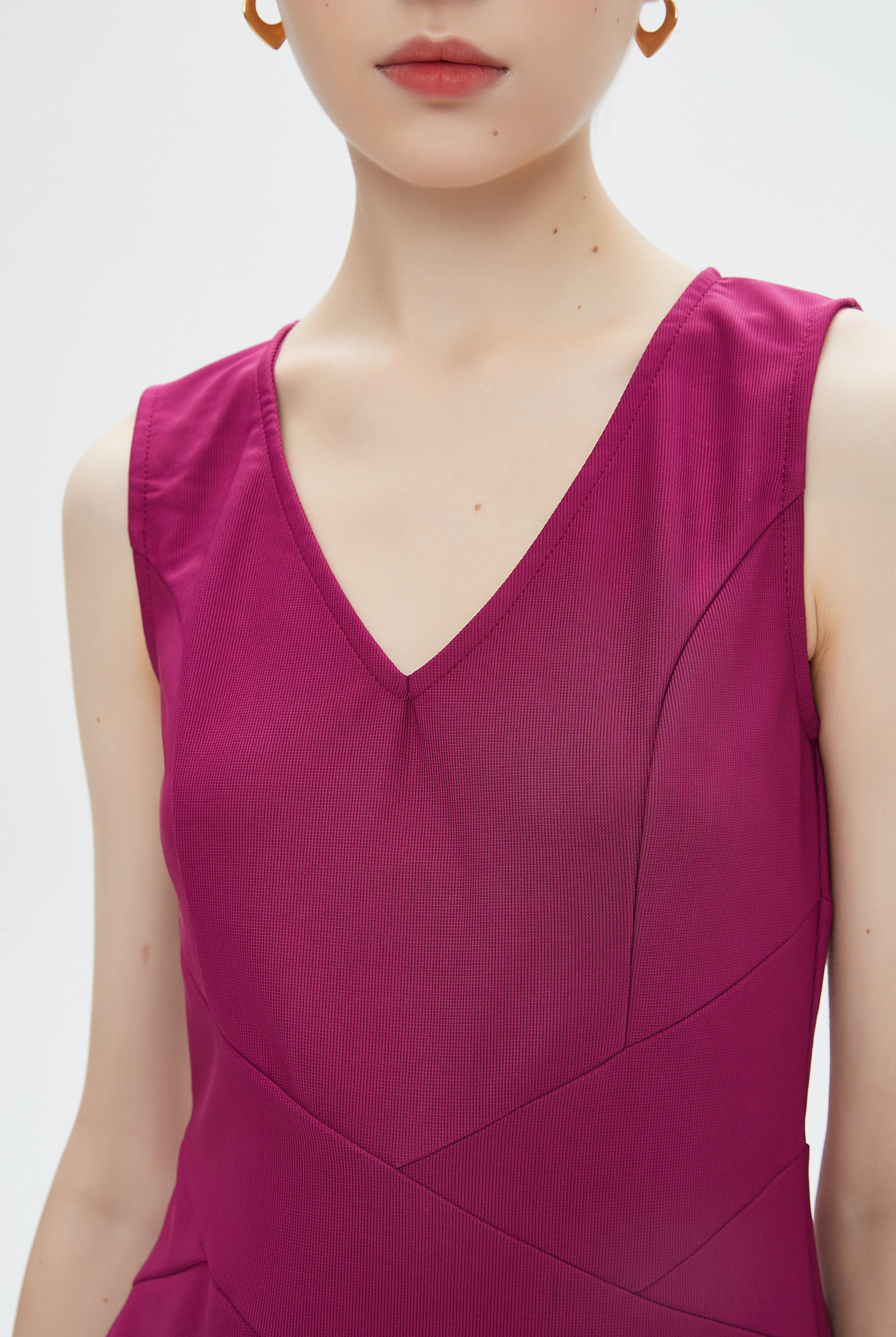 نتشي فستان ميدي سادة بفتحة رقبة V بدون كم