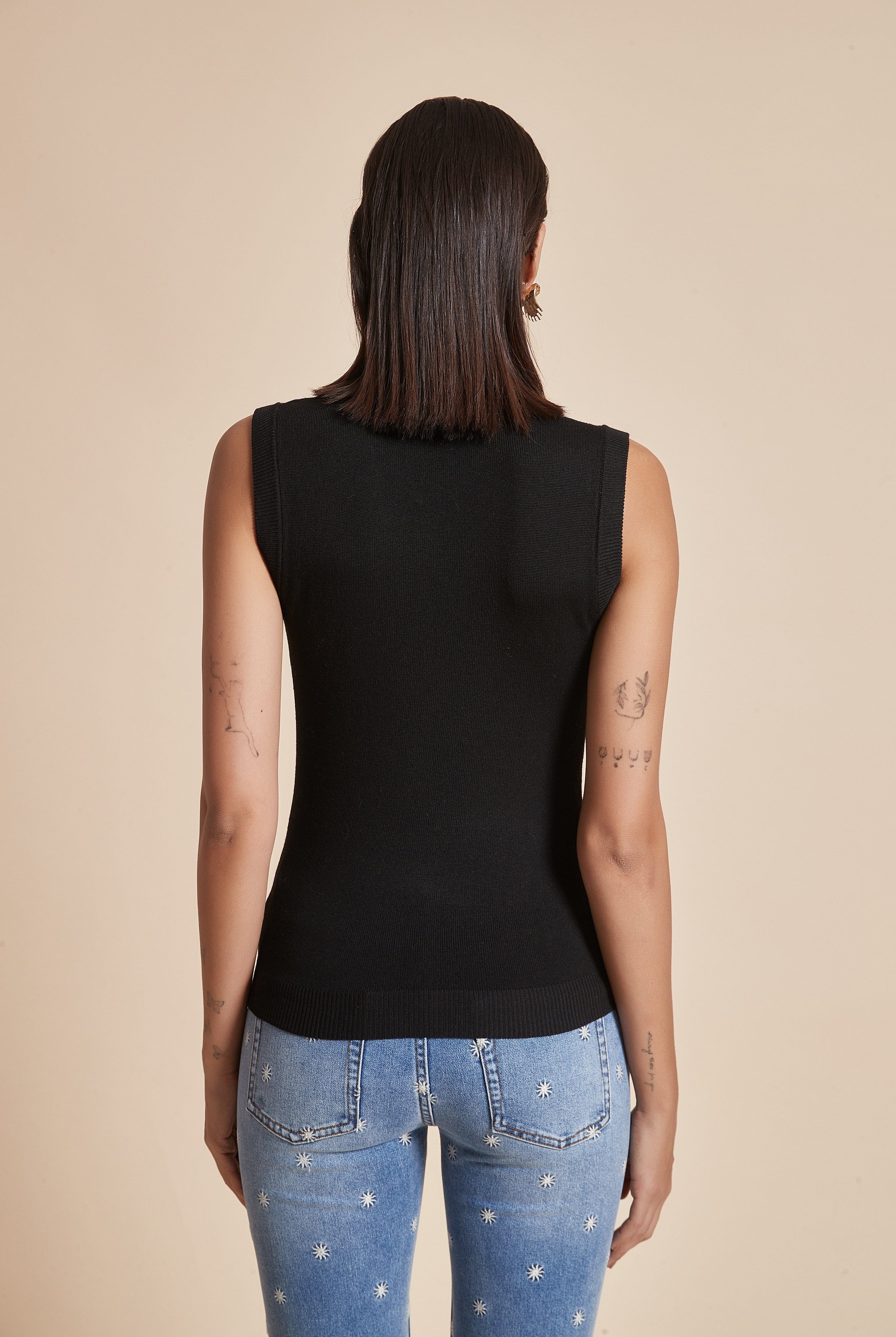 يولا بلوزة نسائية سادة بدون أكمام ورقبة عالية