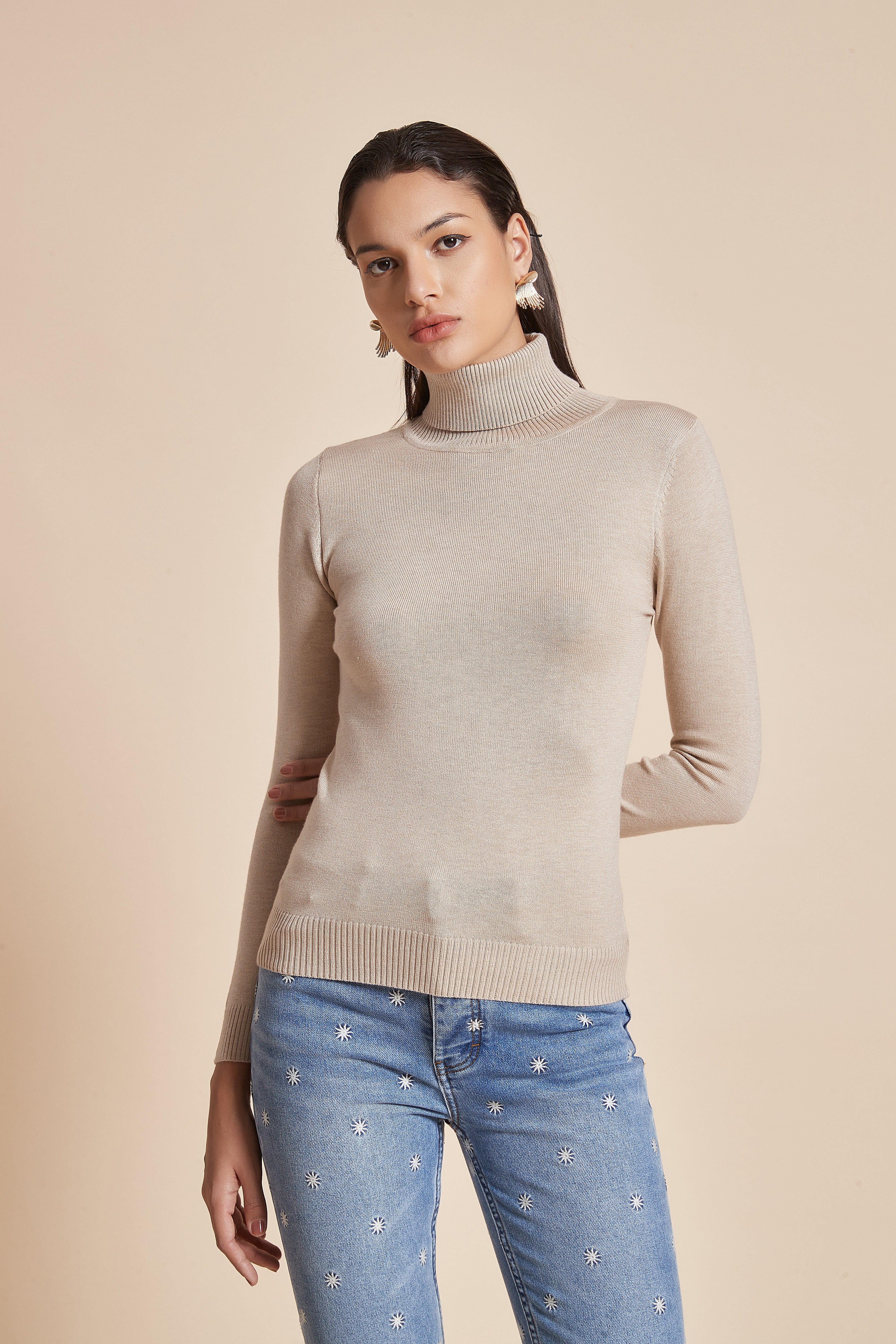 يولا بلوزة نسائية سادة بأكمام طويلة ورقبة عالية